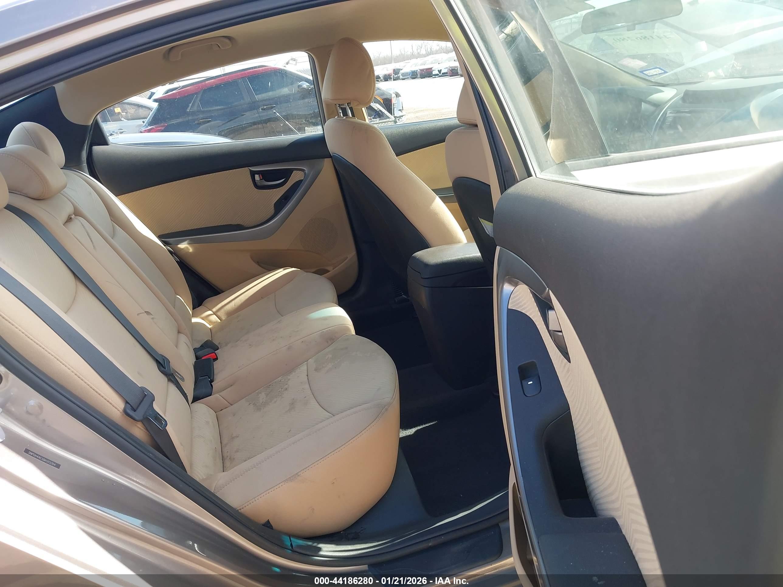 HYUNDAI ELANTRA image 8