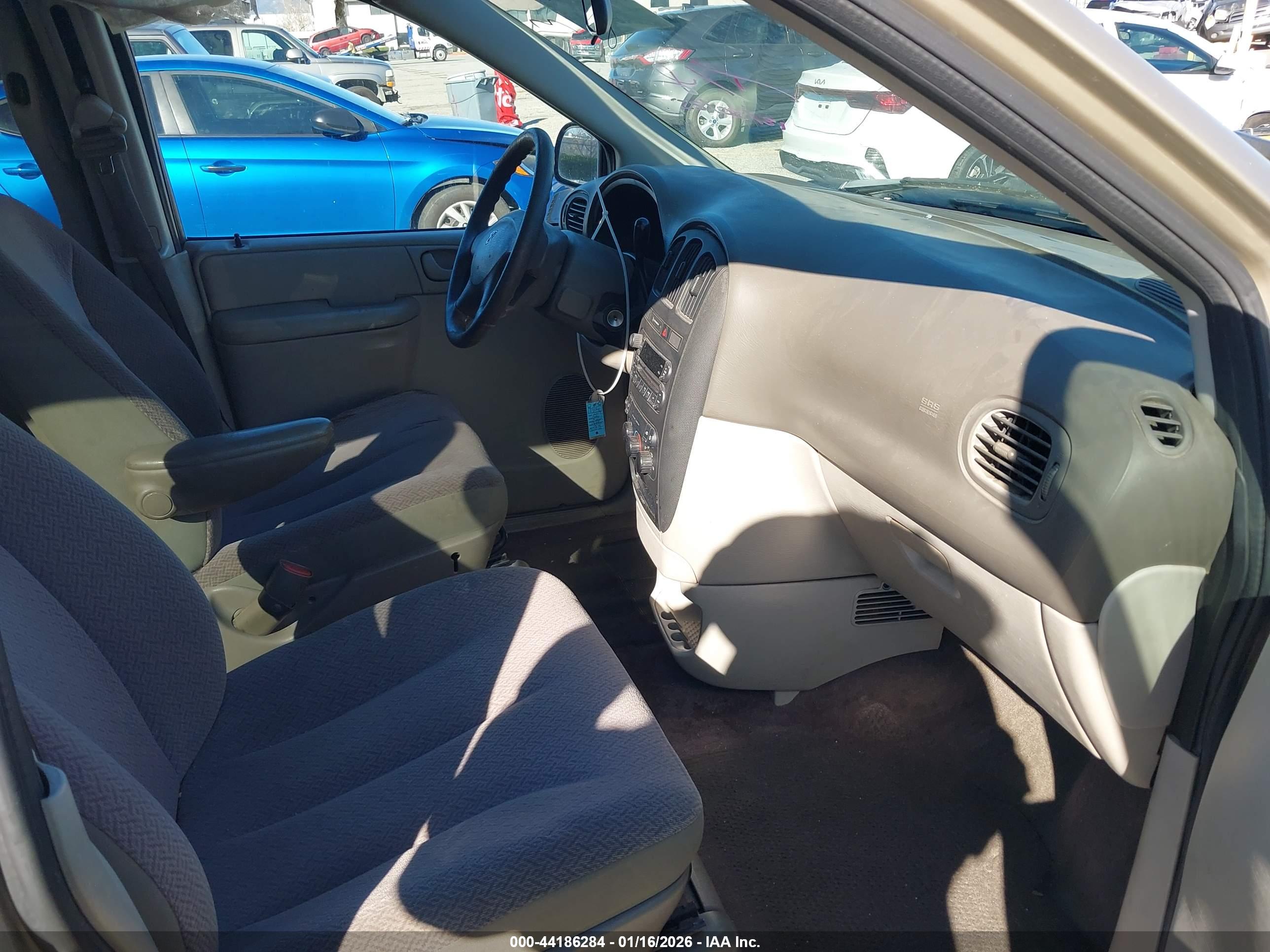 DODGE CARAVAN image 5