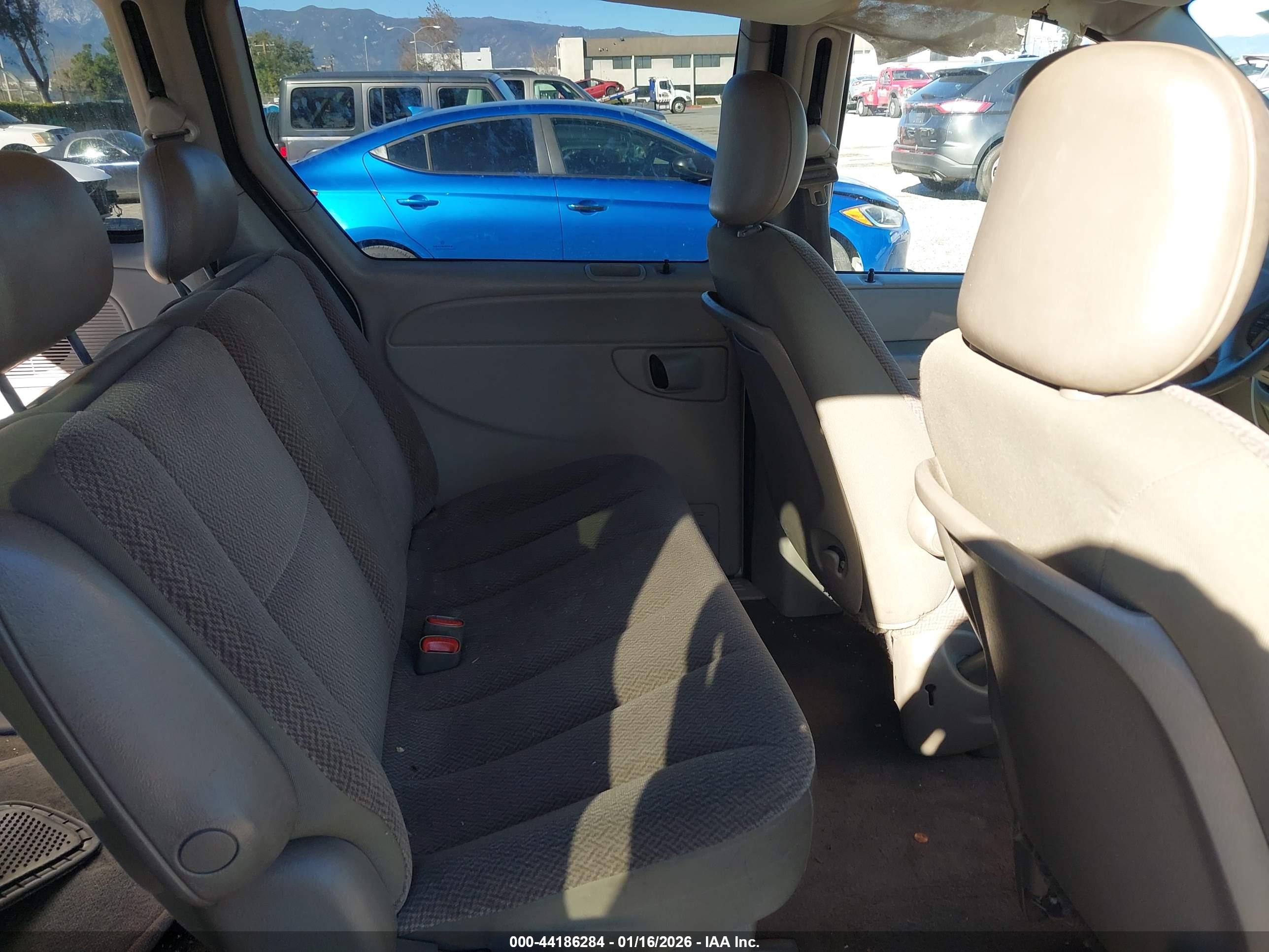 DODGE CARAVAN image 8