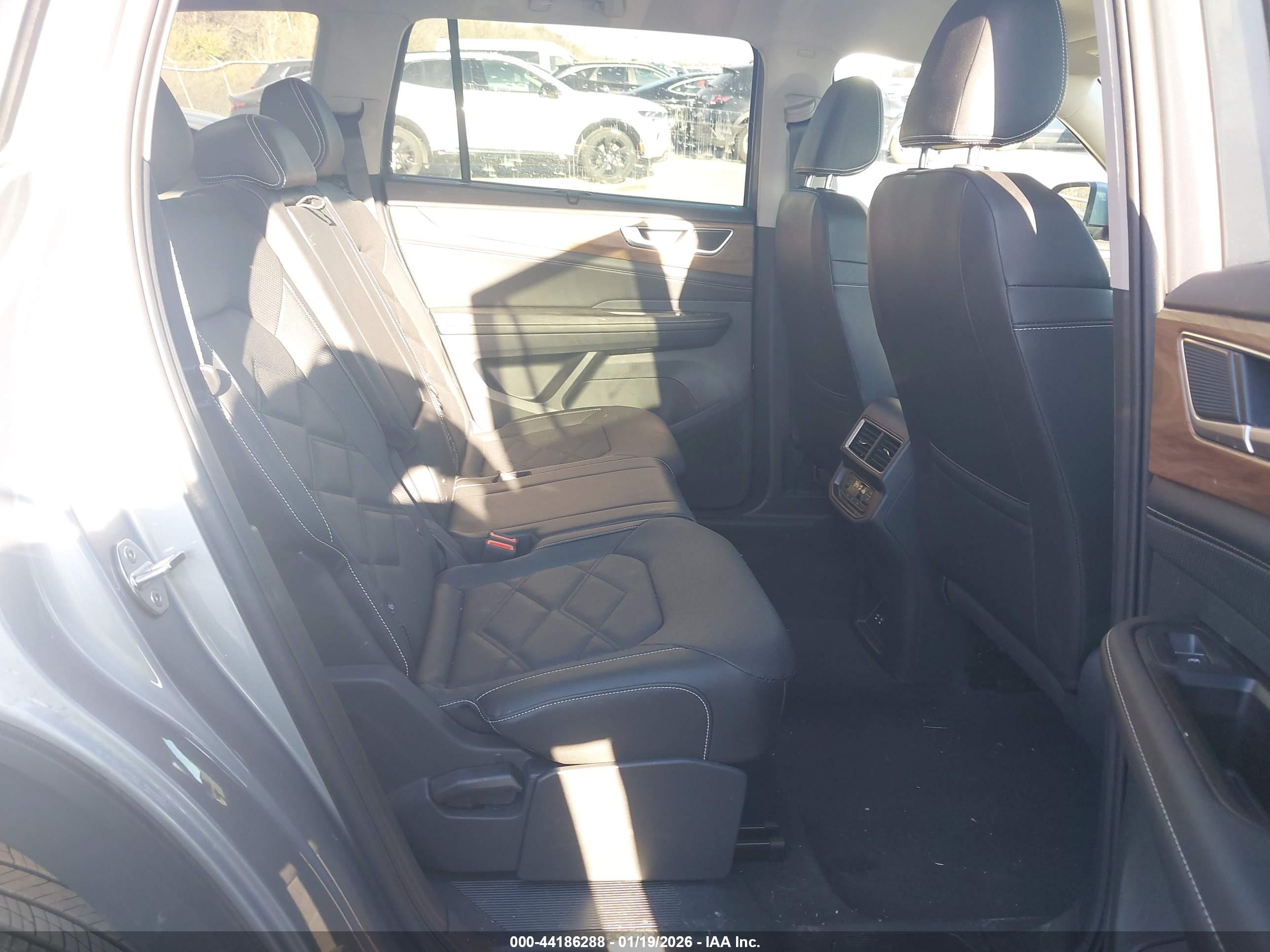 VOLKSWAGEN ATLAS image 8