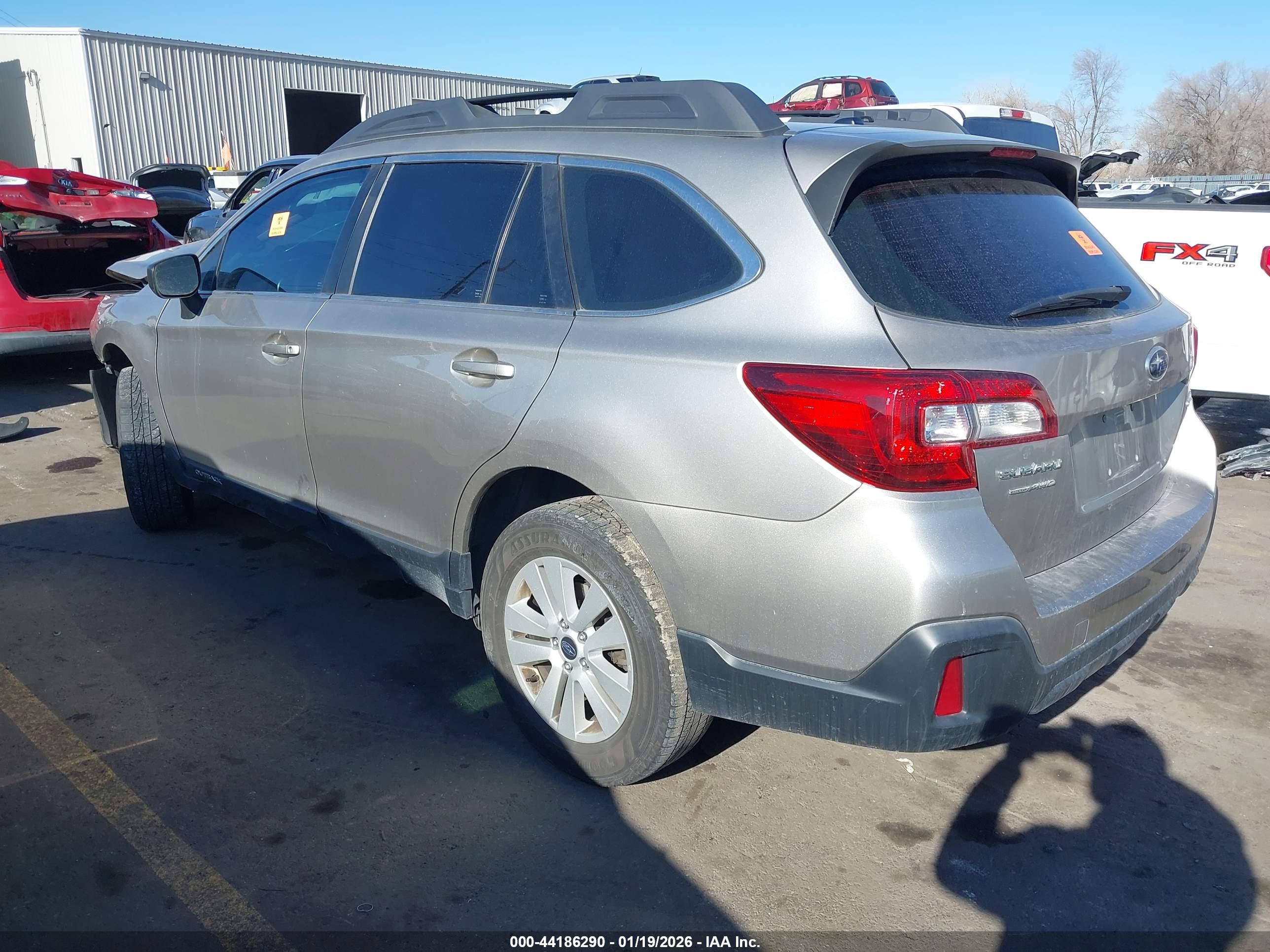 SUBARU OUTBACK image 3