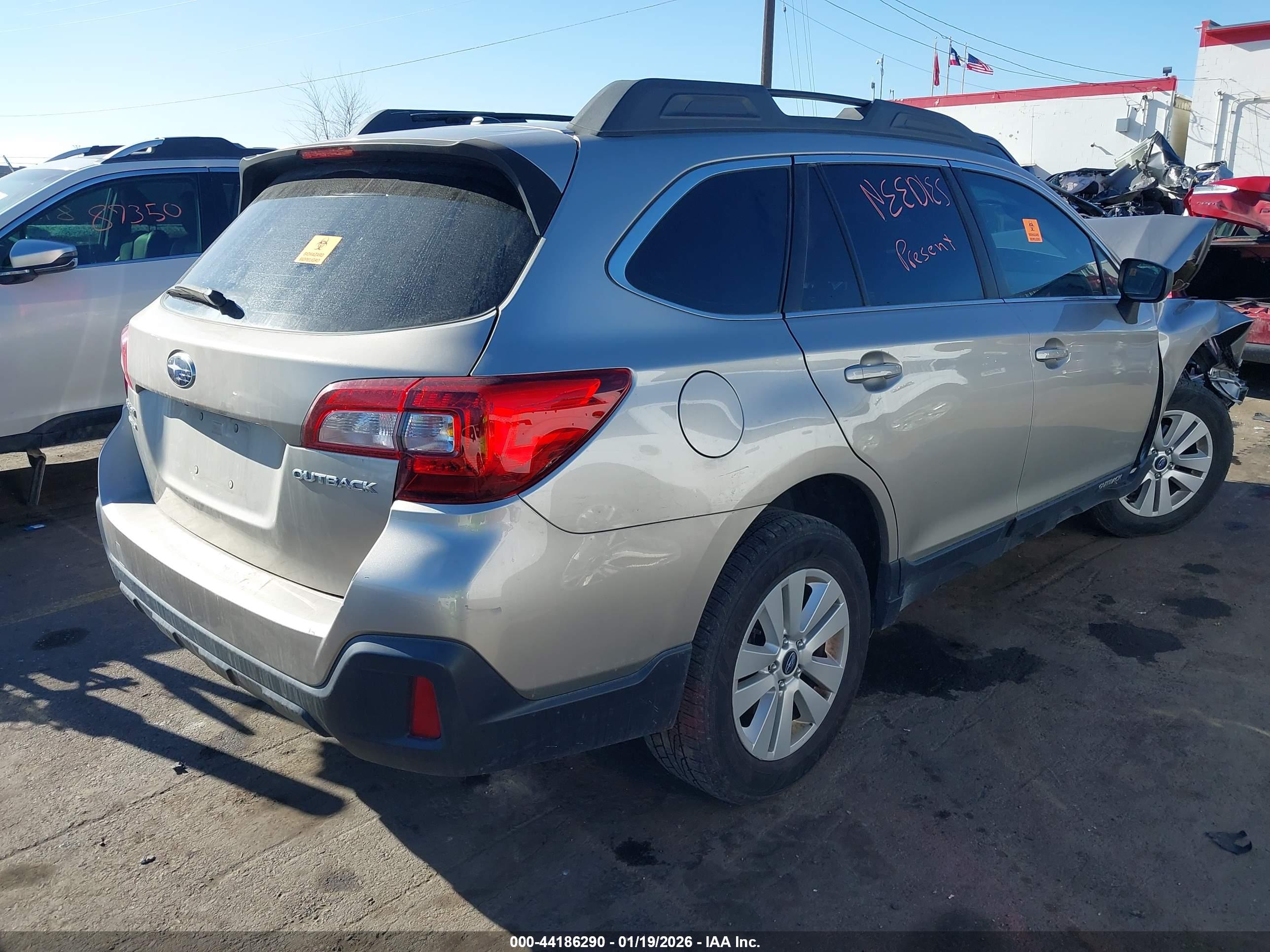 SUBARU OUTBACK image 4