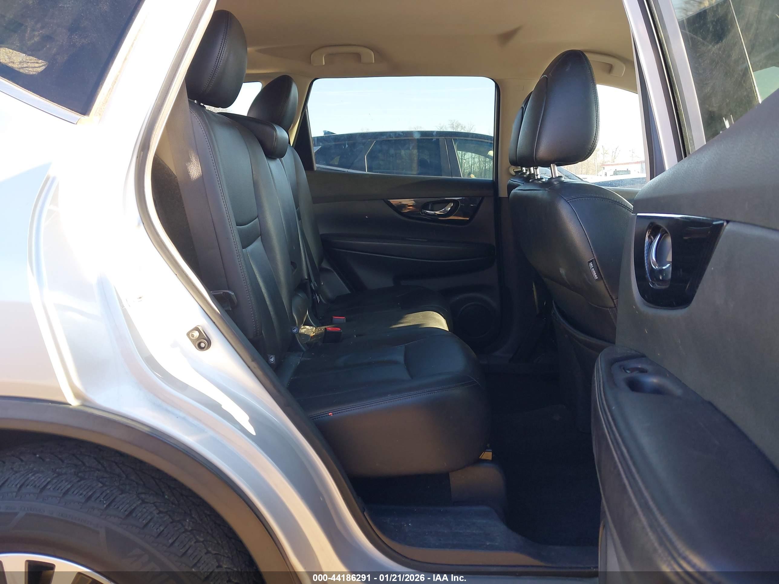 NISSAN ROGUE image 8