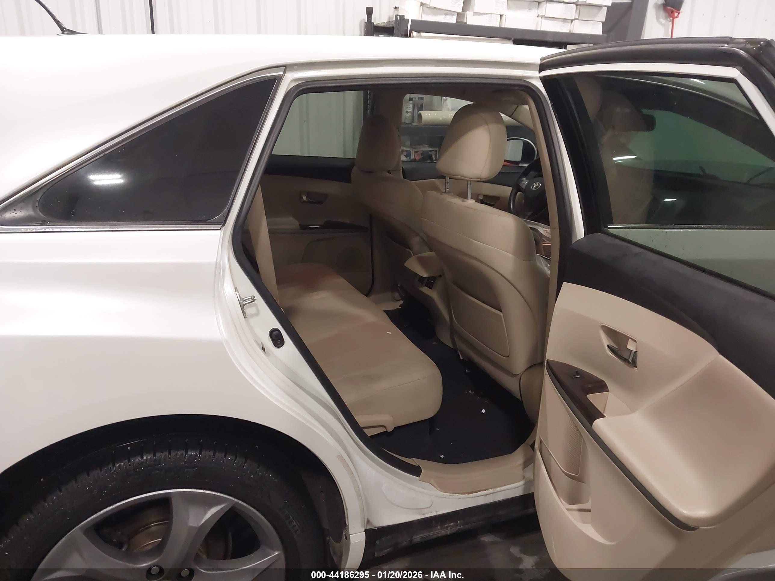 TOYOTA VENZA image 8