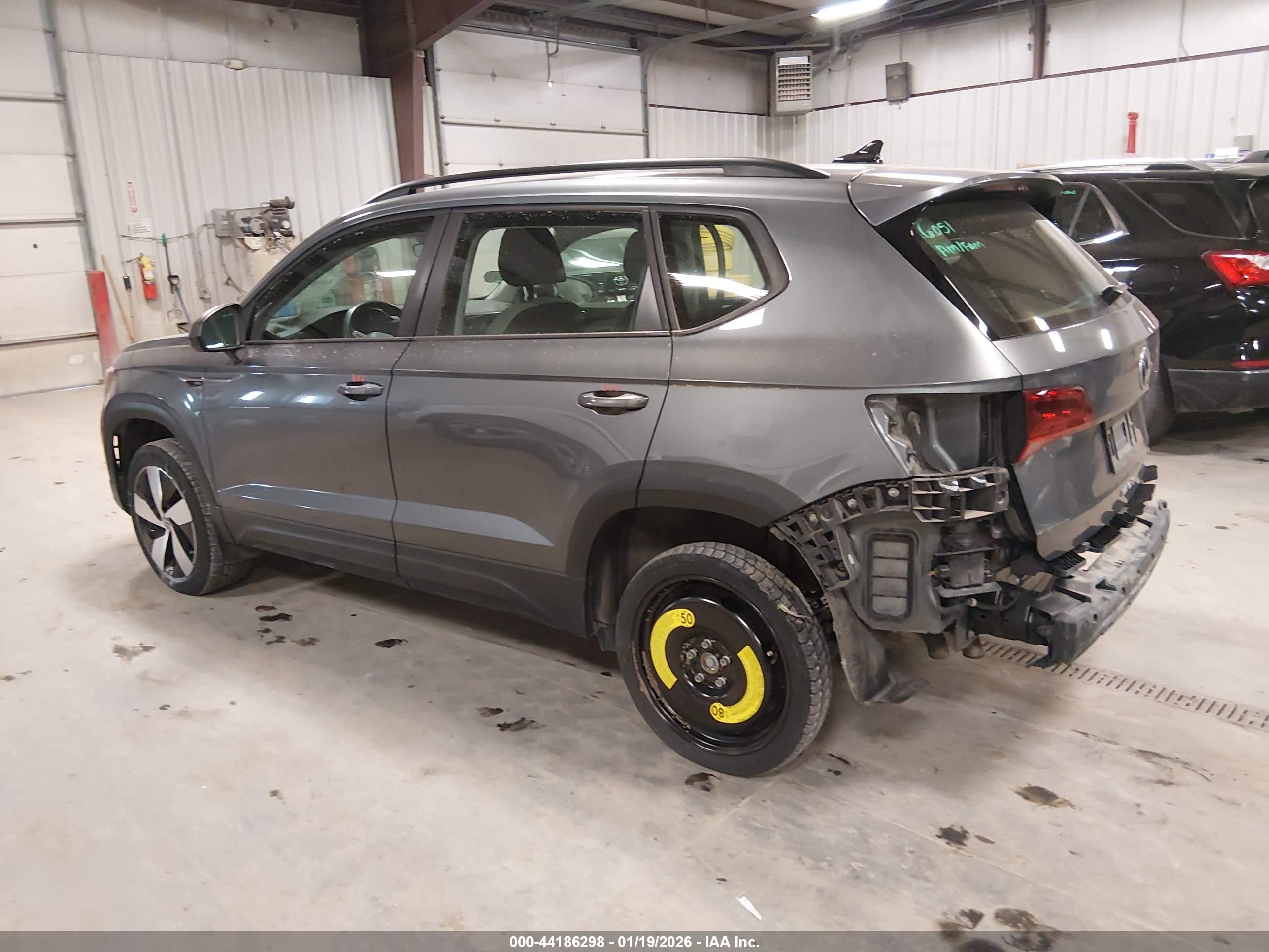 VOLKSWAGEN TAOS image 3