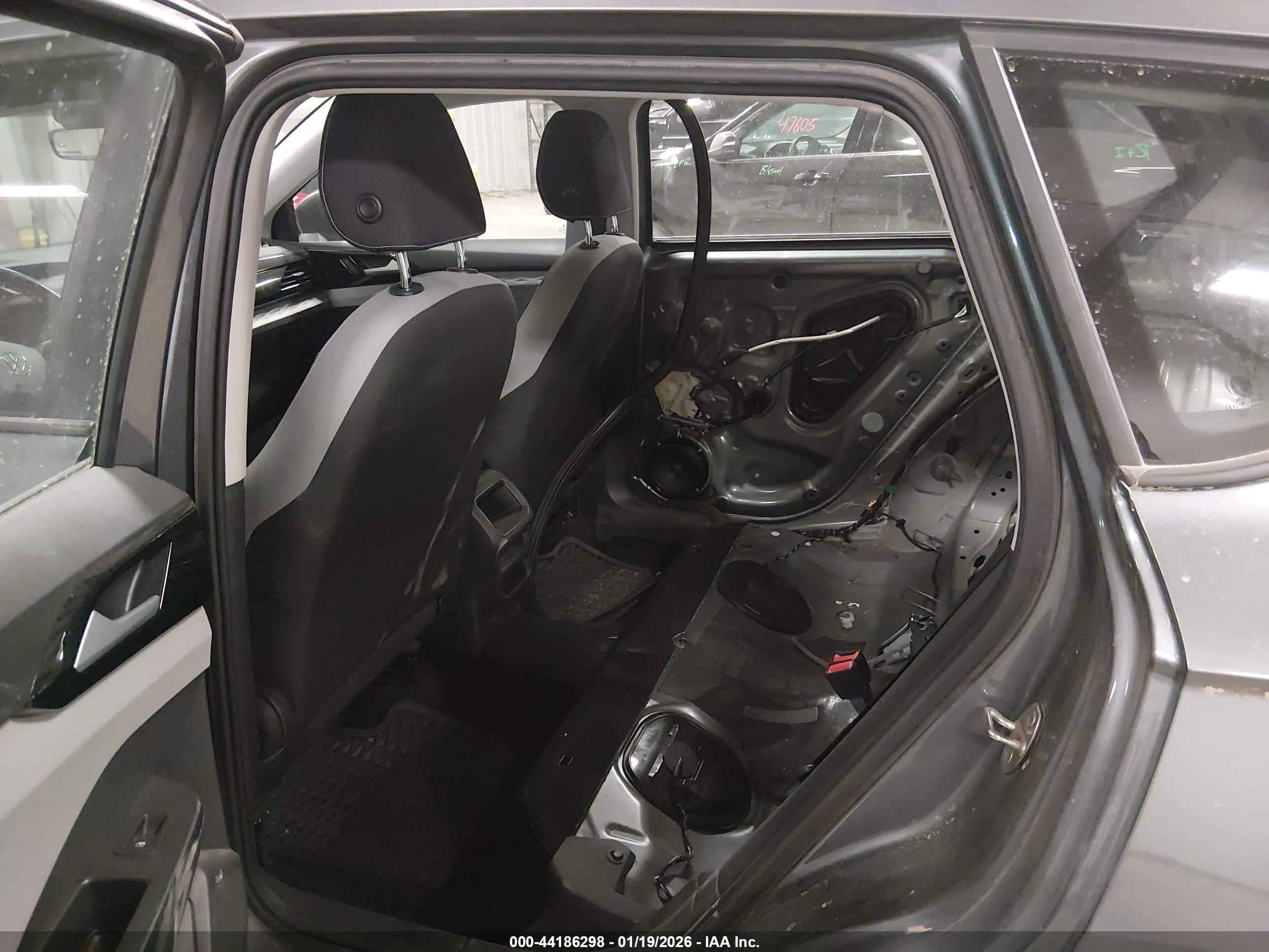 VOLKSWAGEN TAOS image 8