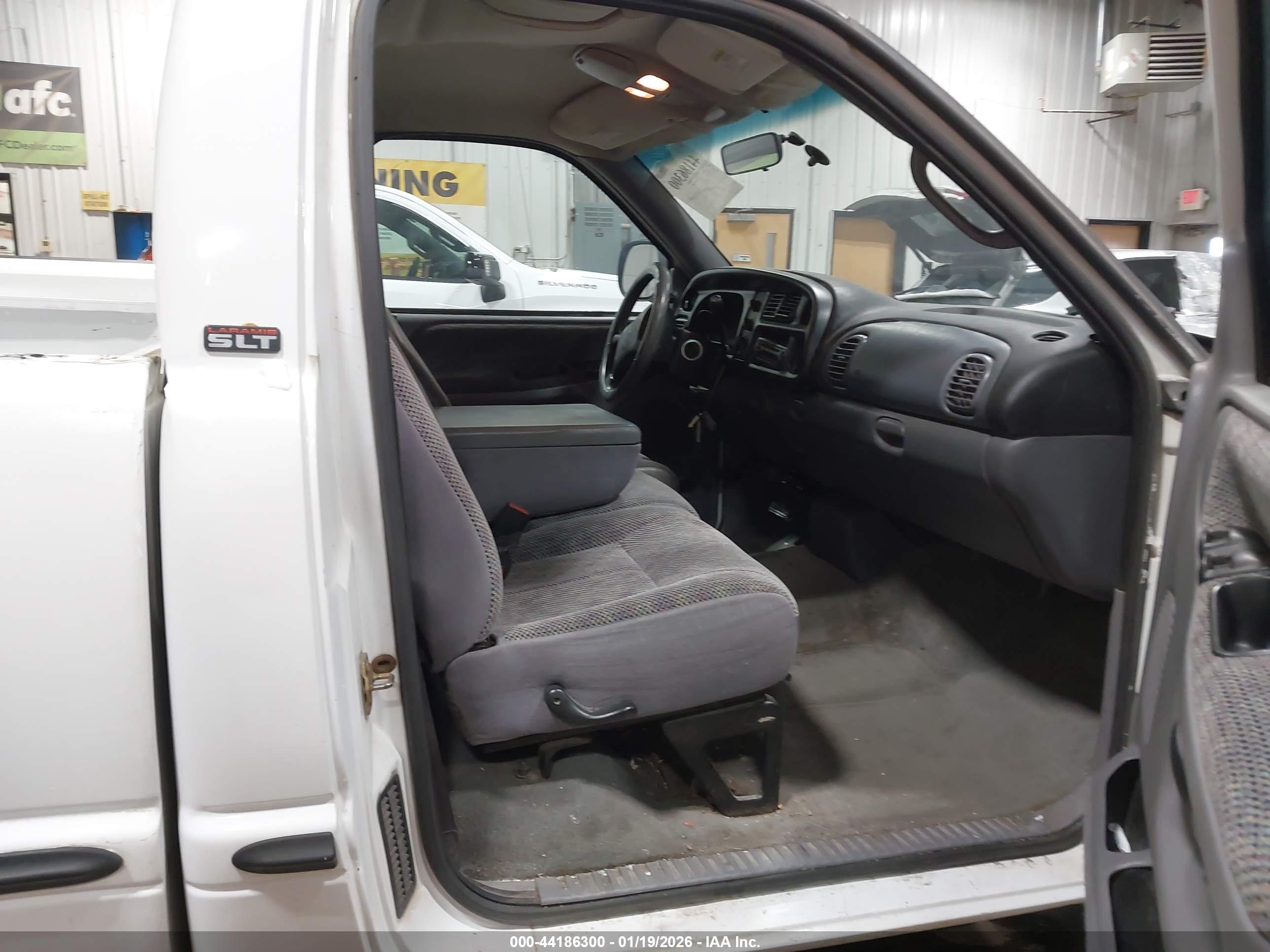 DODGE RAM image 8