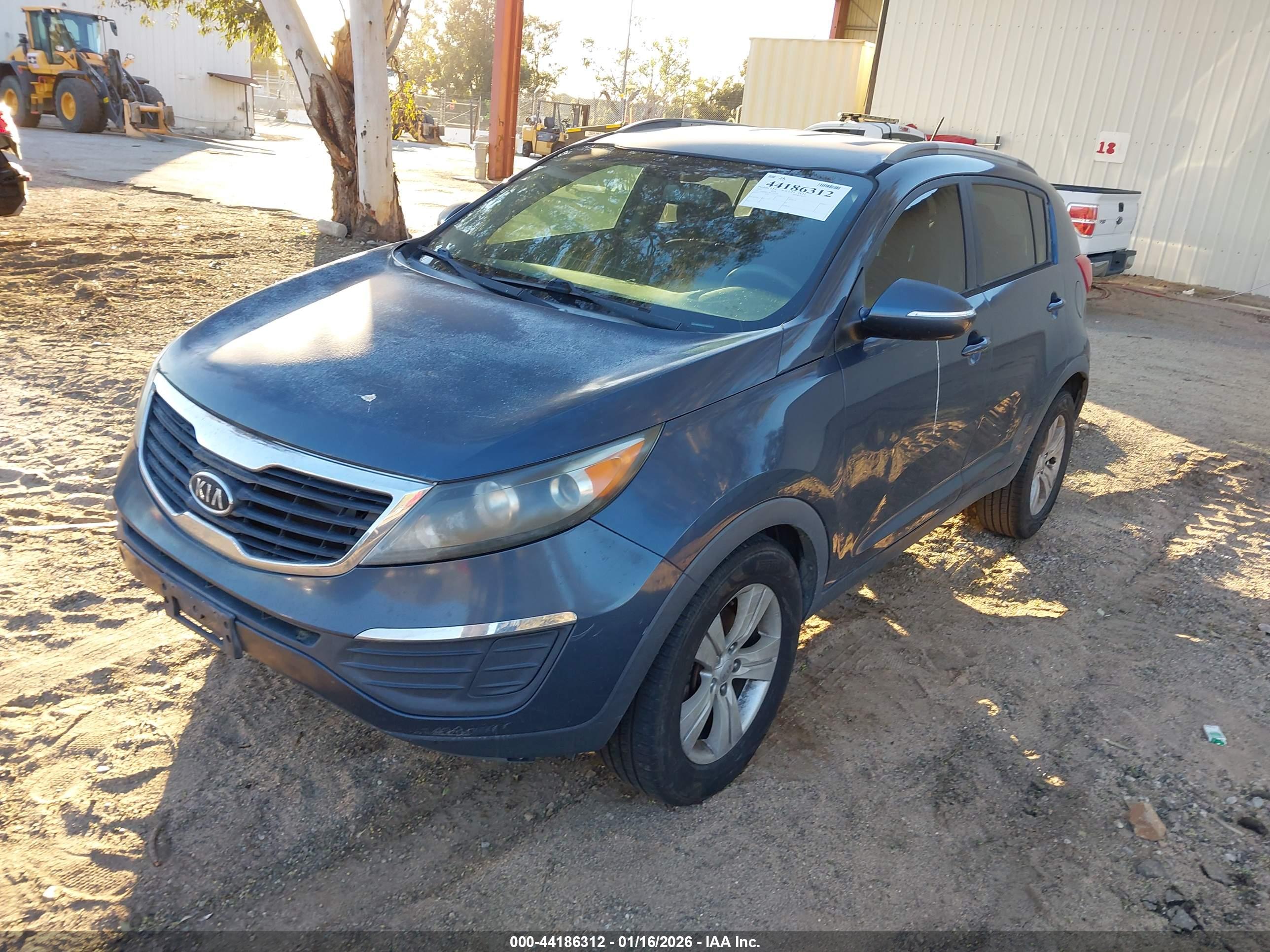 KIA SPORTAGE image 2