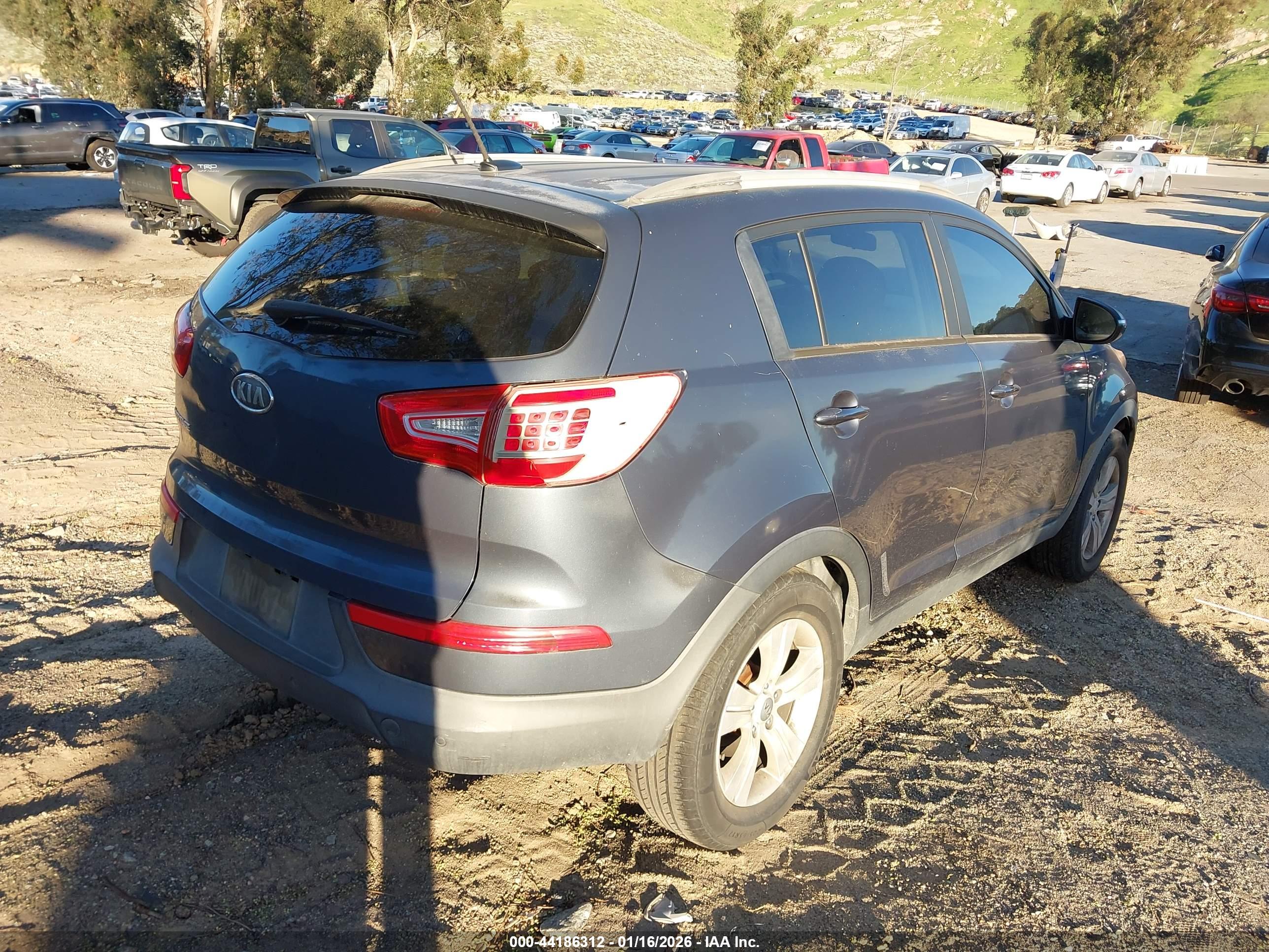 KIA SPORTAGE image 4
