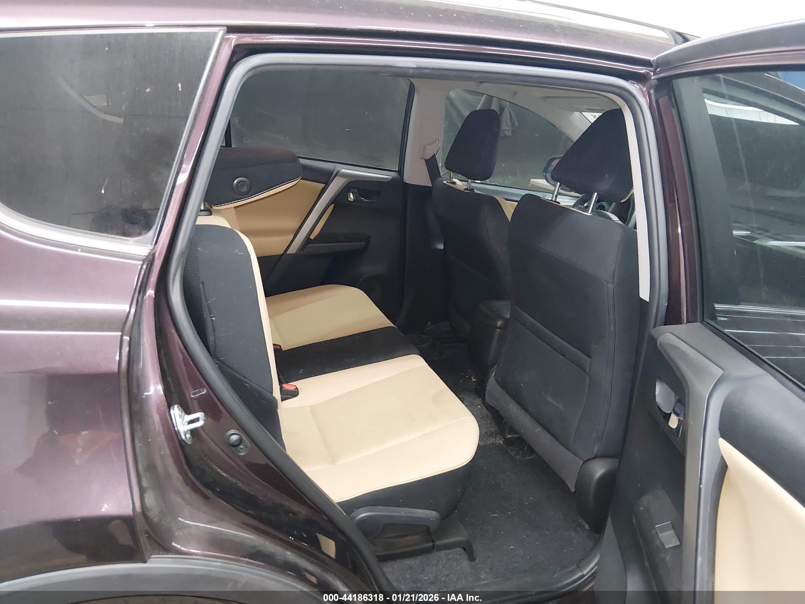 TOYOTA RAV4 image 8