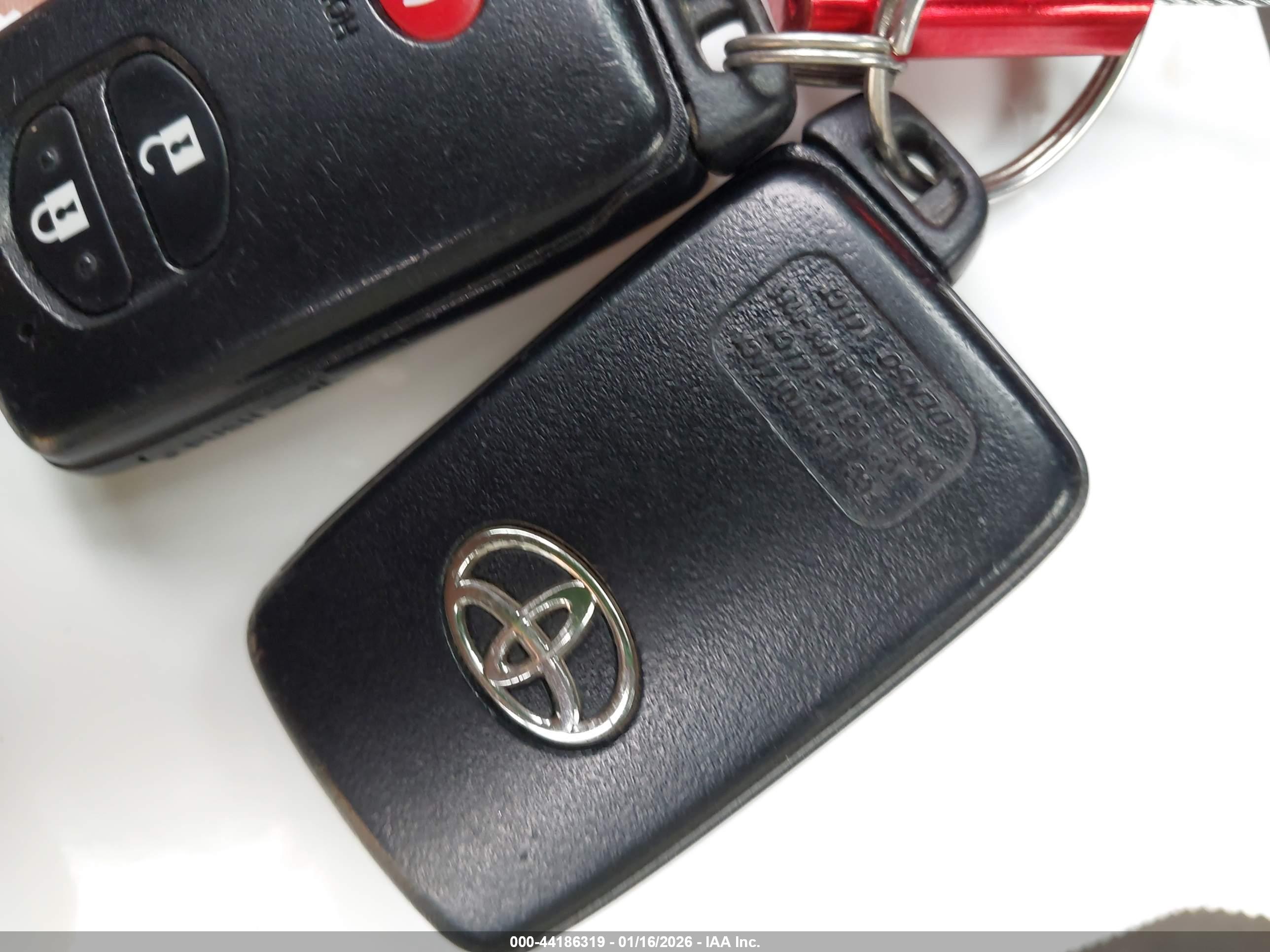 TOYOTA PRIUS image 11