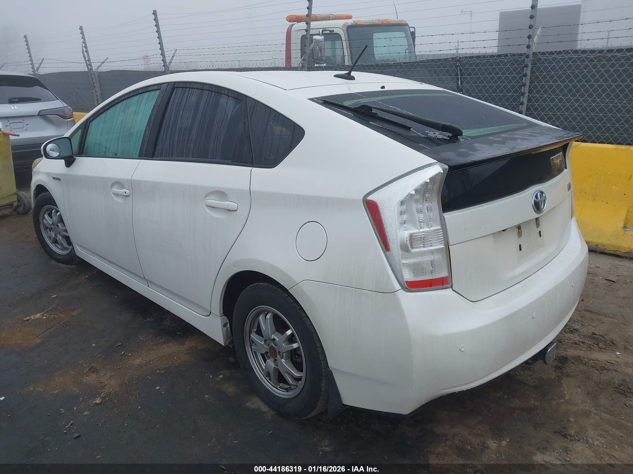 TOYOTA PRIUS image 3