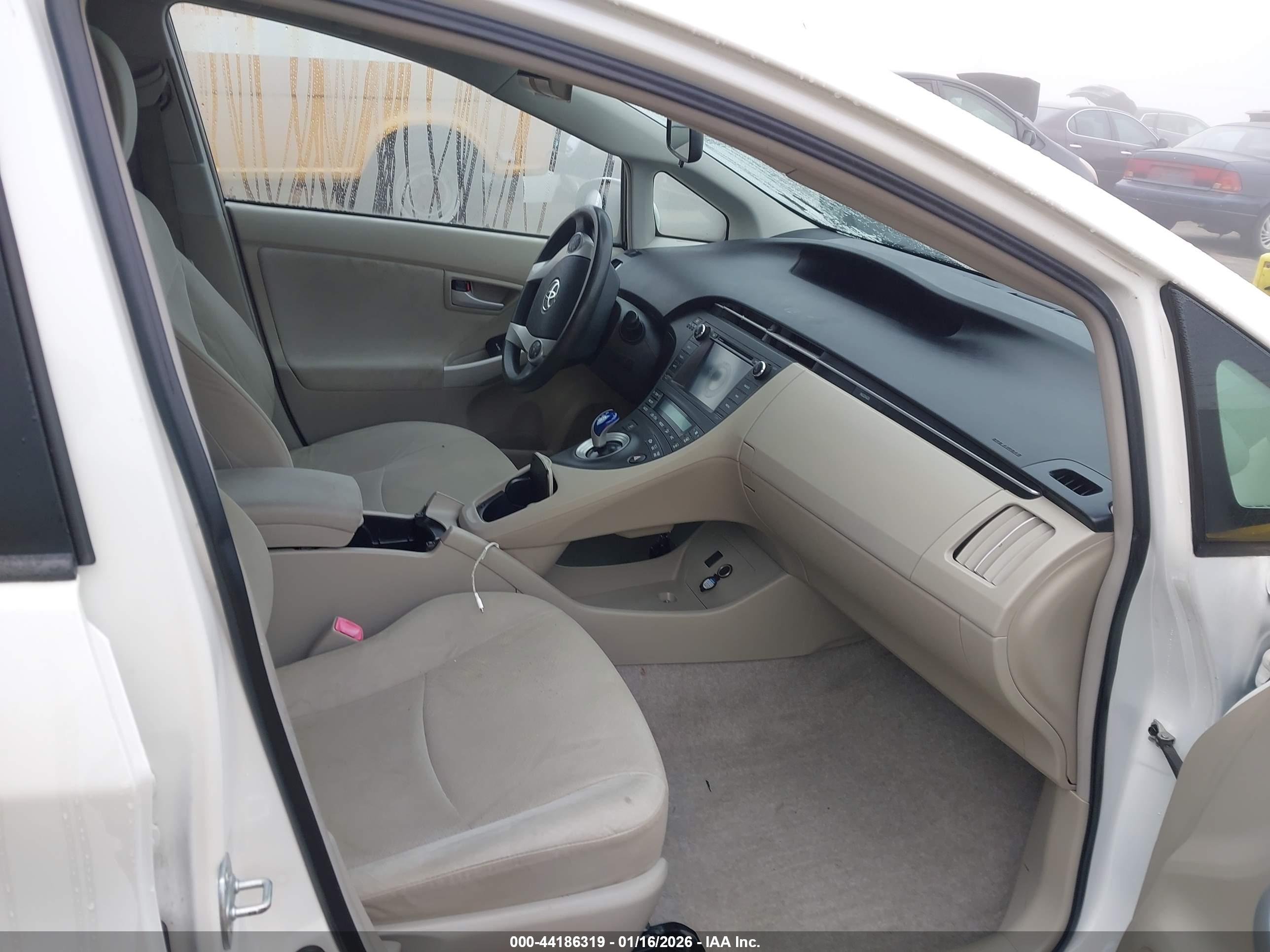 TOYOTA PRIUS image 5