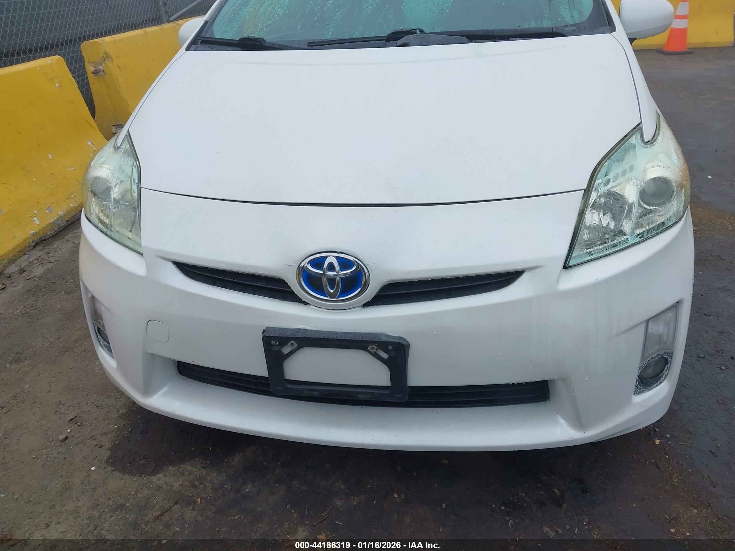 TOYOTA PRIUS image 6