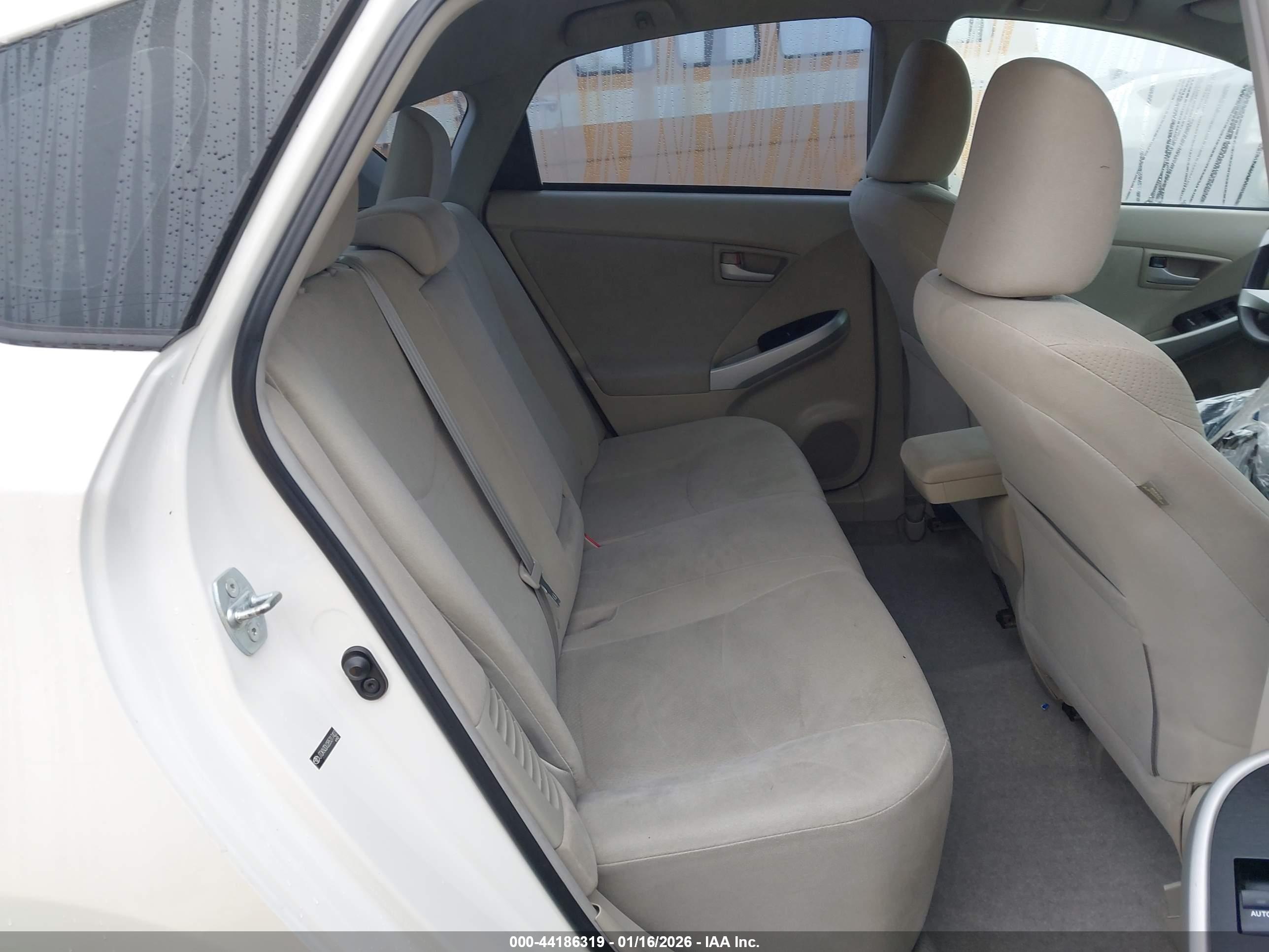TOYOTA PRIUS image 8