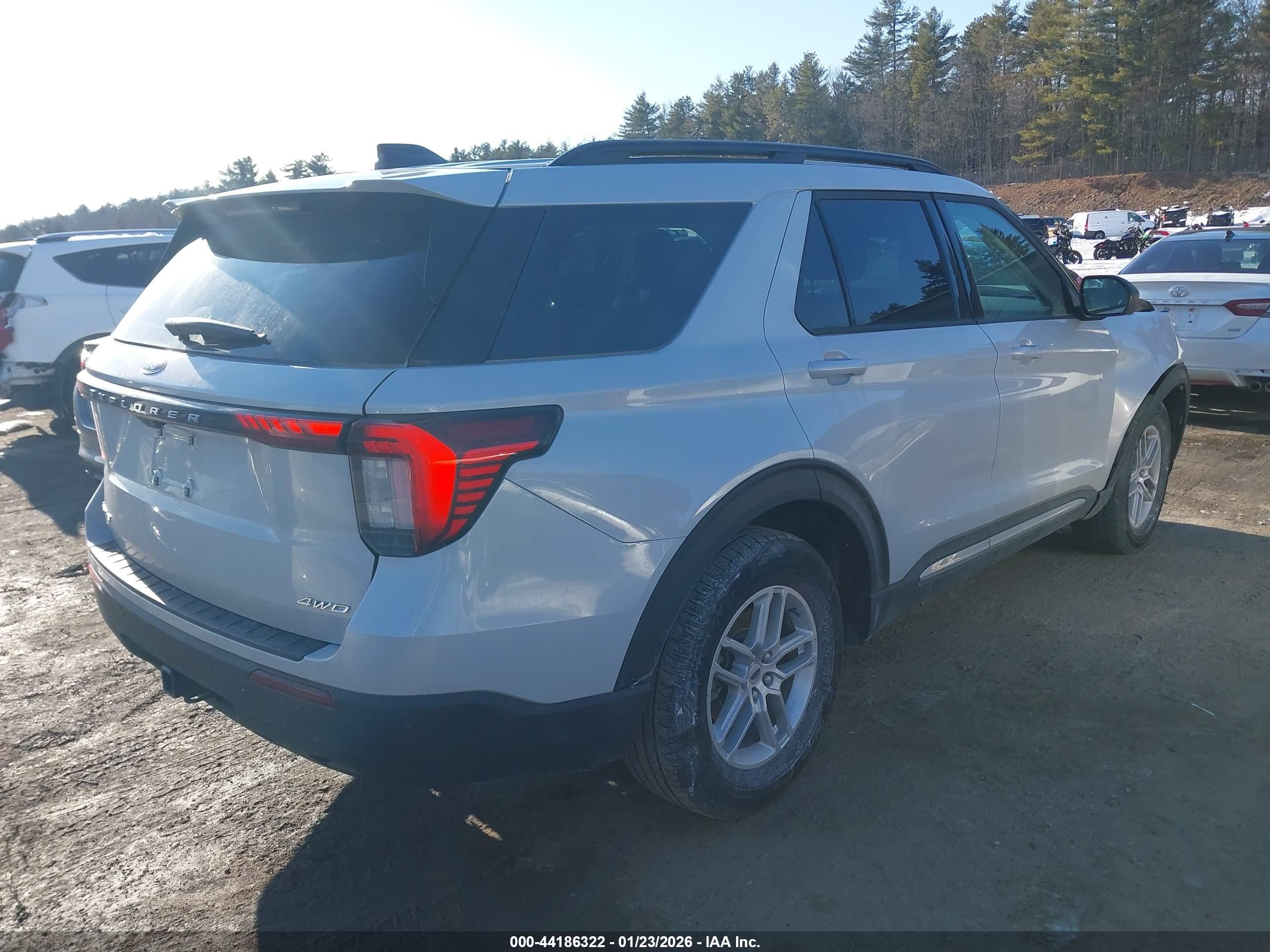 FORD EXPLORER image 4