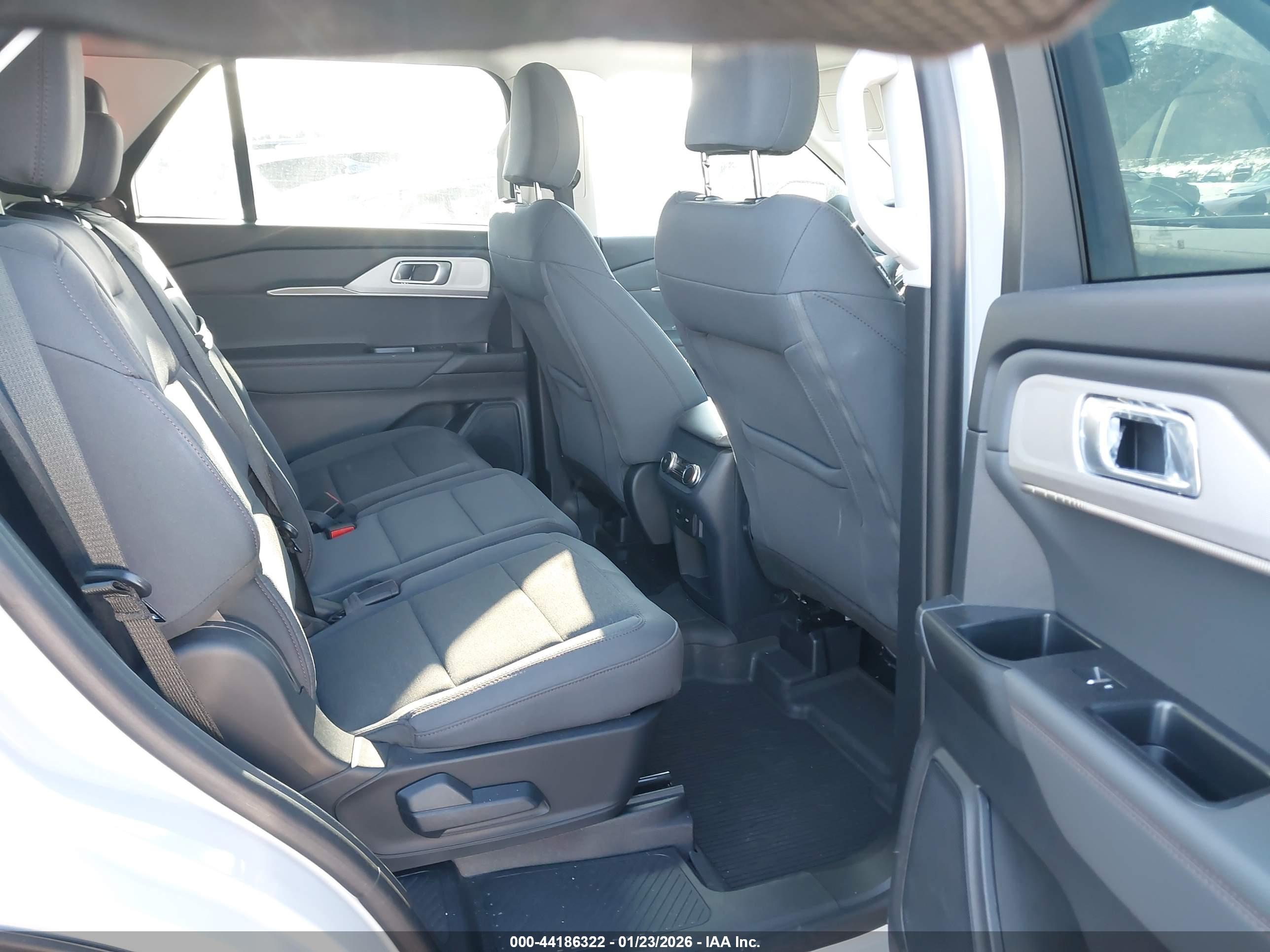 FORD EXPLORER image 8