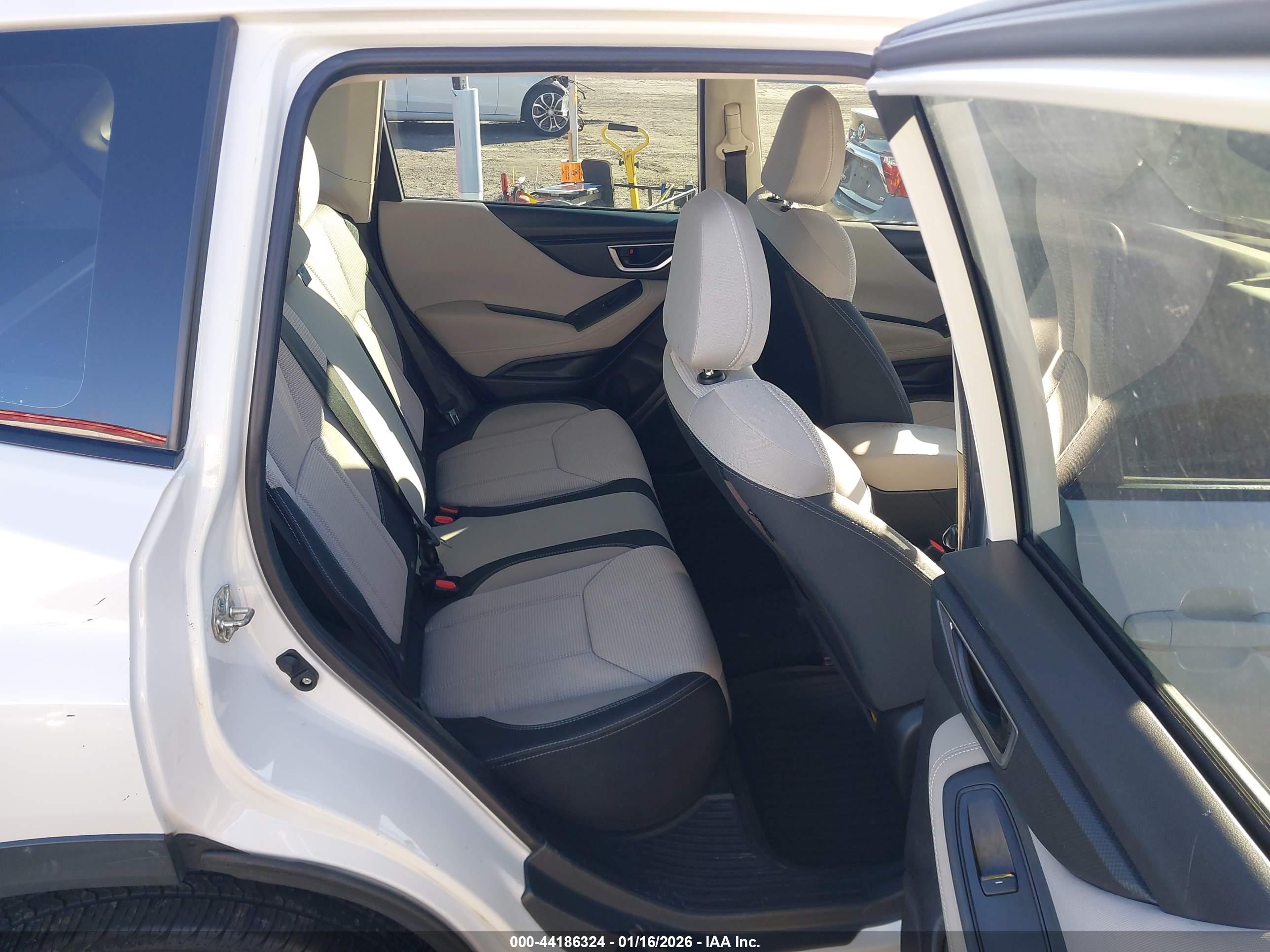 SUBARU FORESTER image 8
