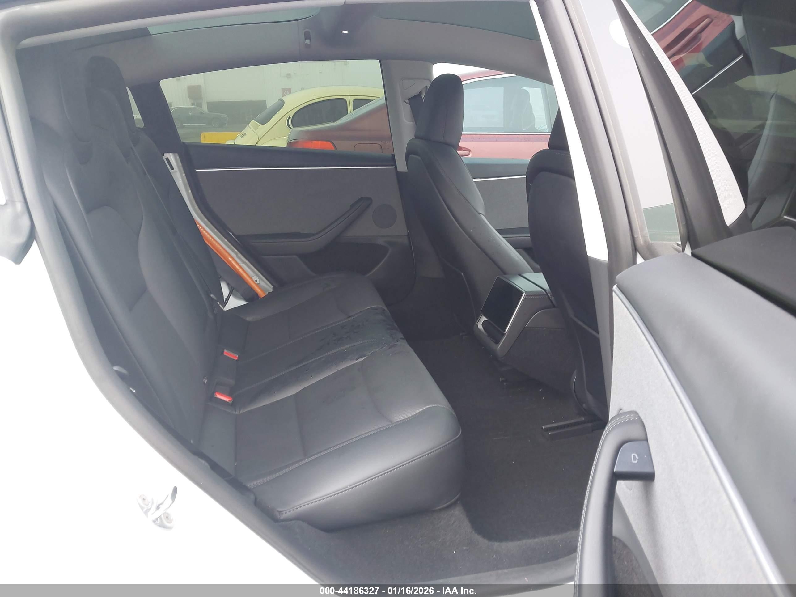 TESLA MODEL image 8