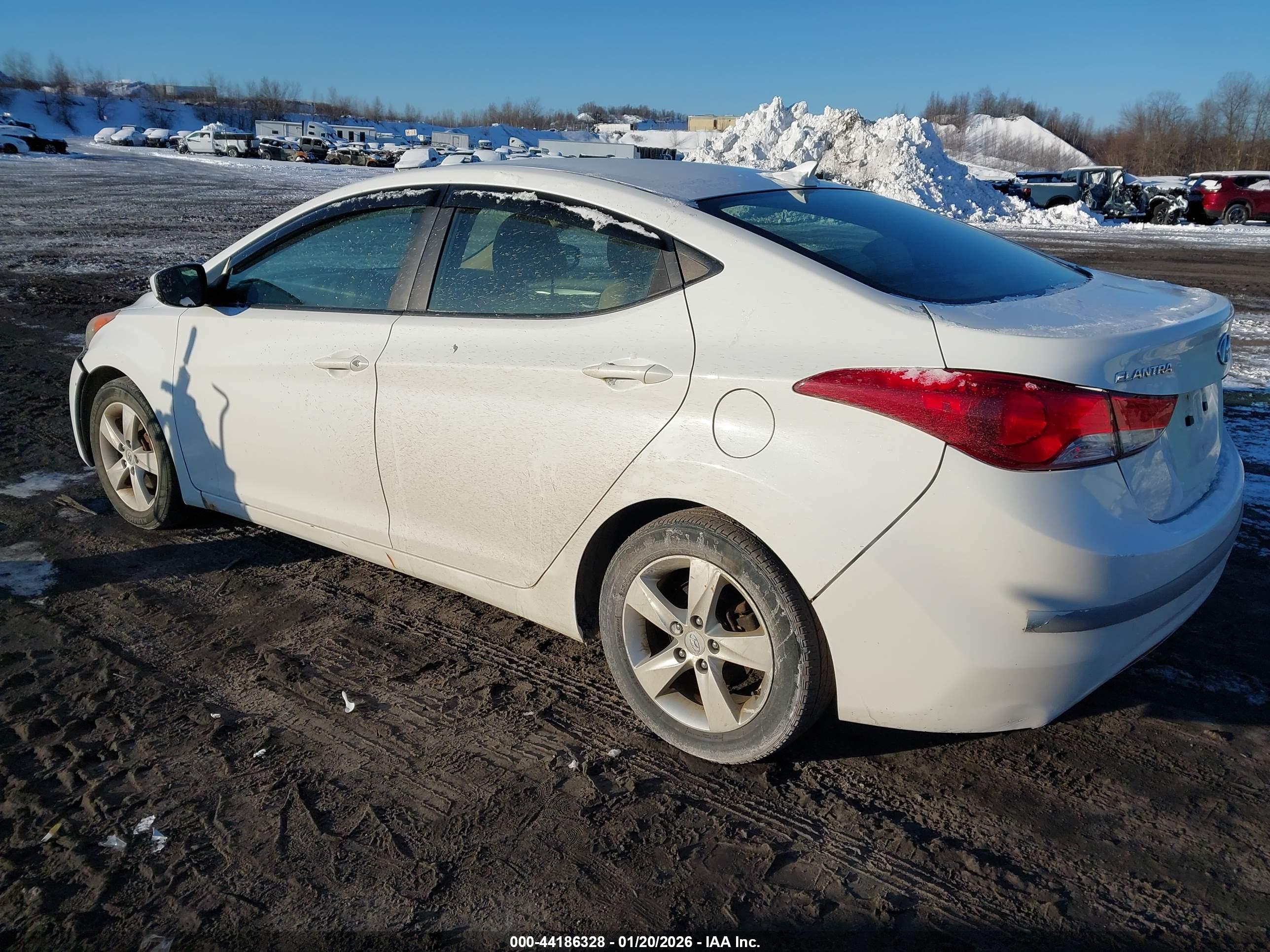 HYUNDAI ELANTRA image 3