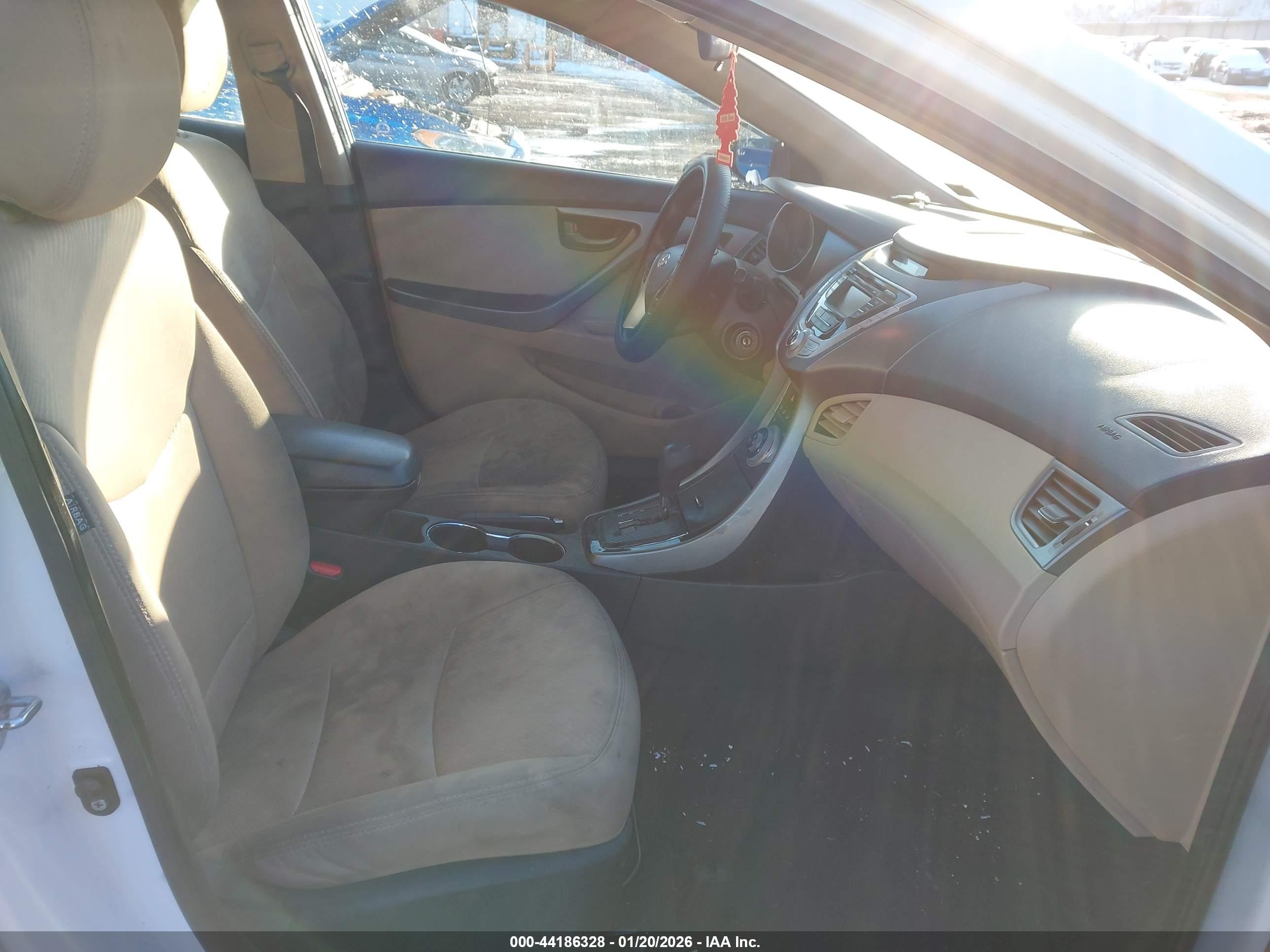 HYUNDAI ELANTRA image 5