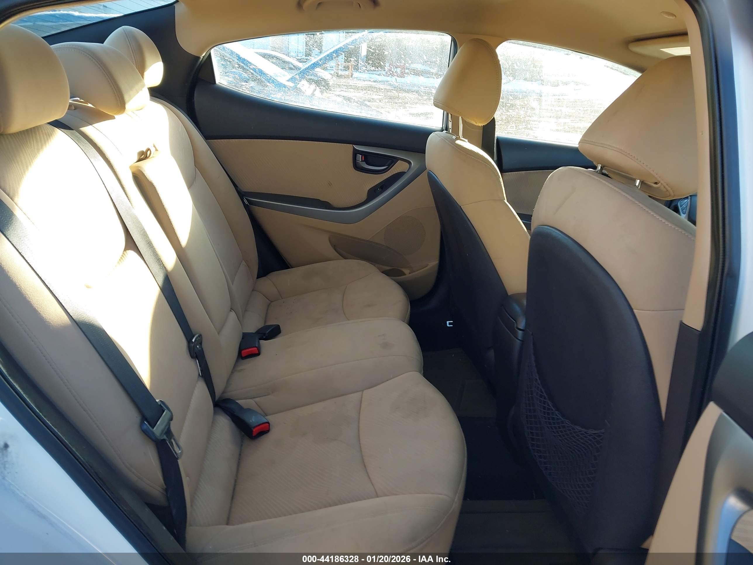 HYUNDAI ELANTRA image 8