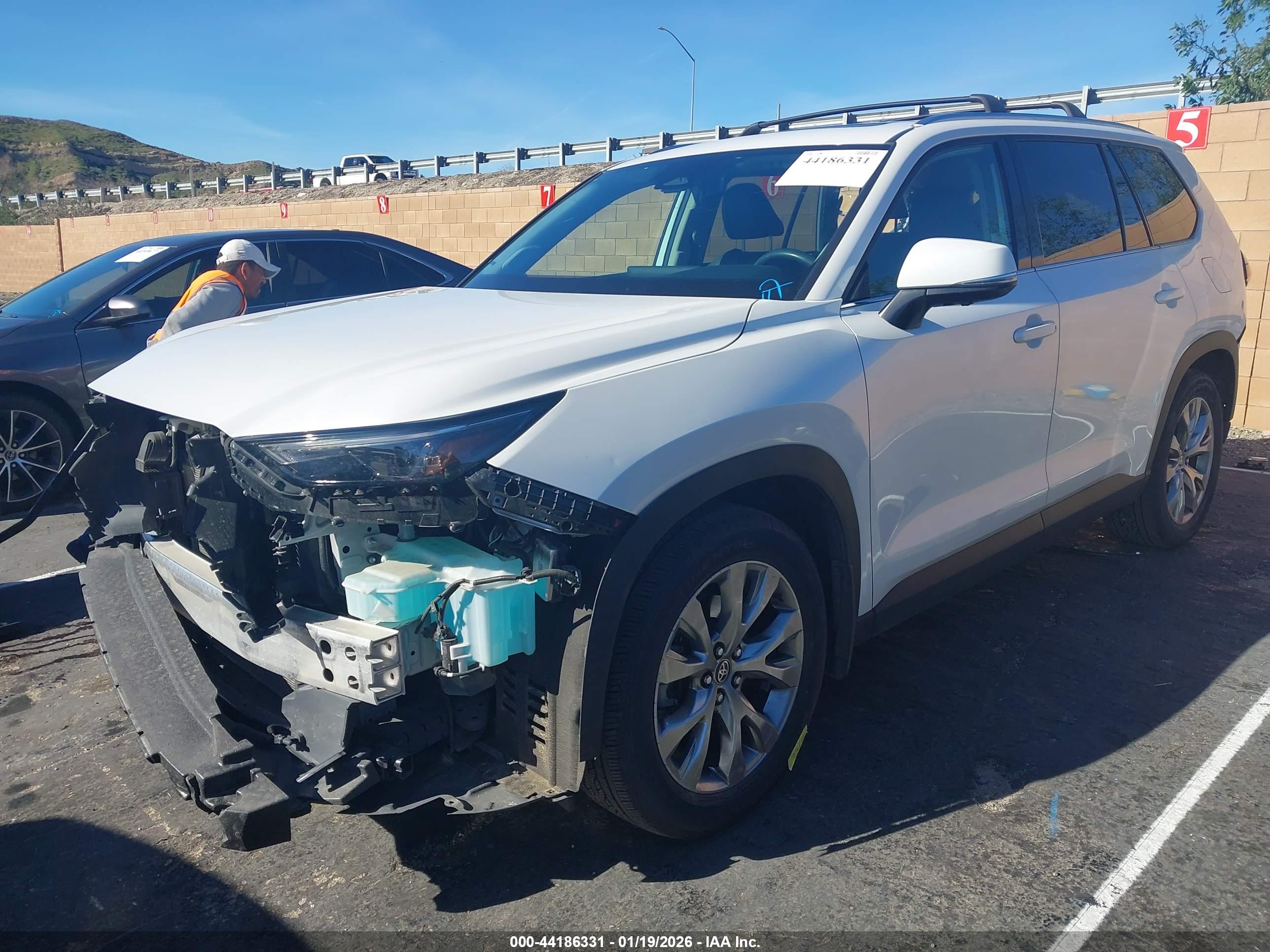 TOYOTA GRAND image 2