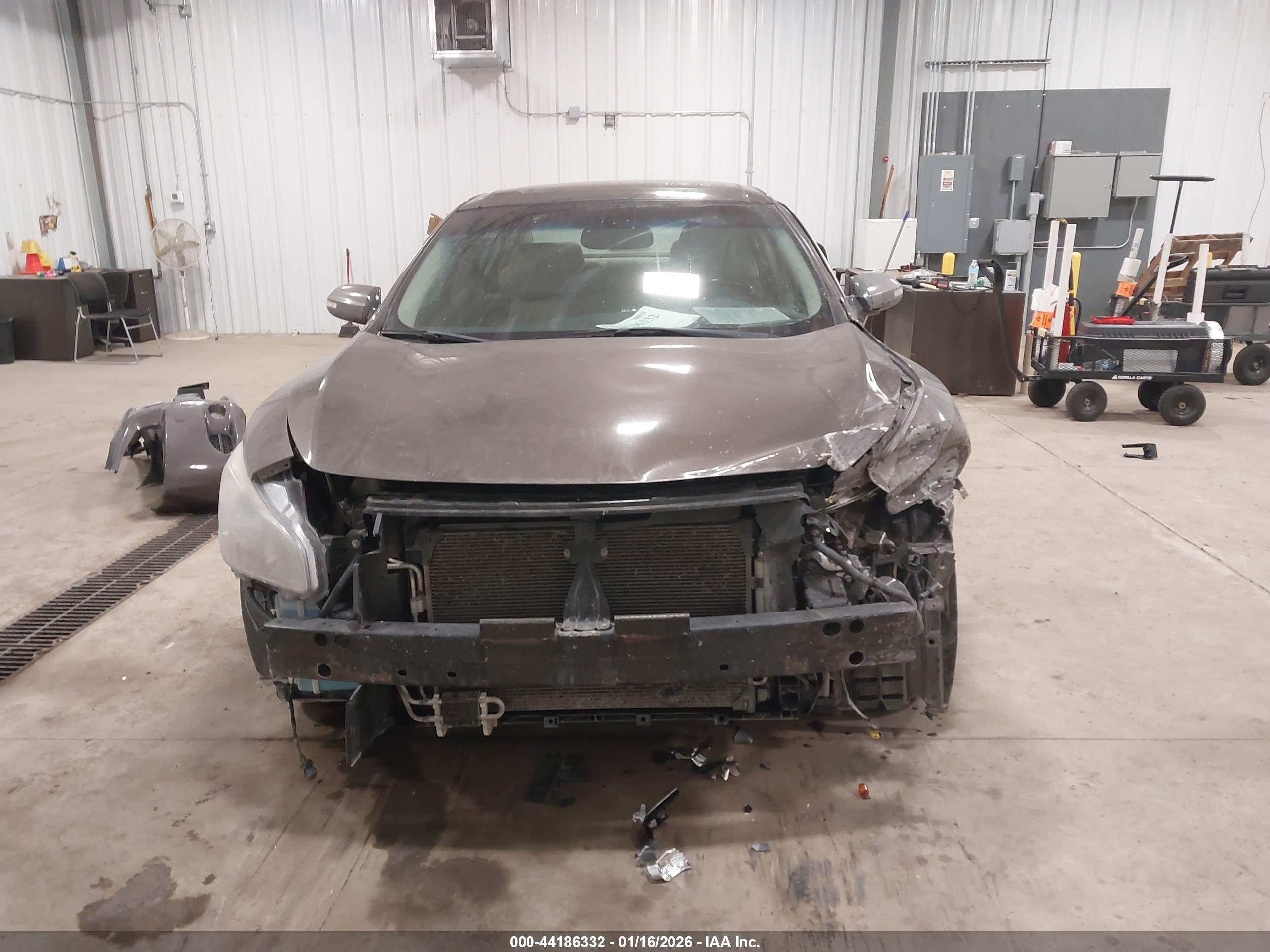 NISSAN MAXIMA image 6