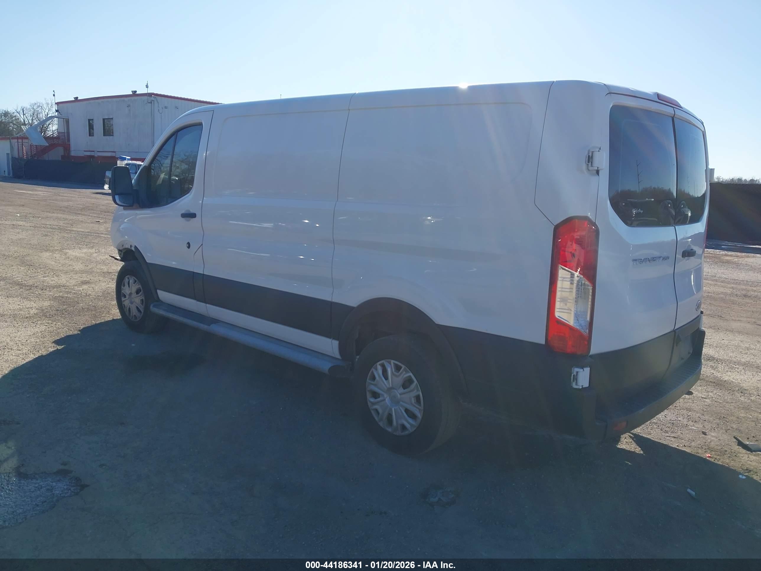 FORD TRANSIT-250 image 3