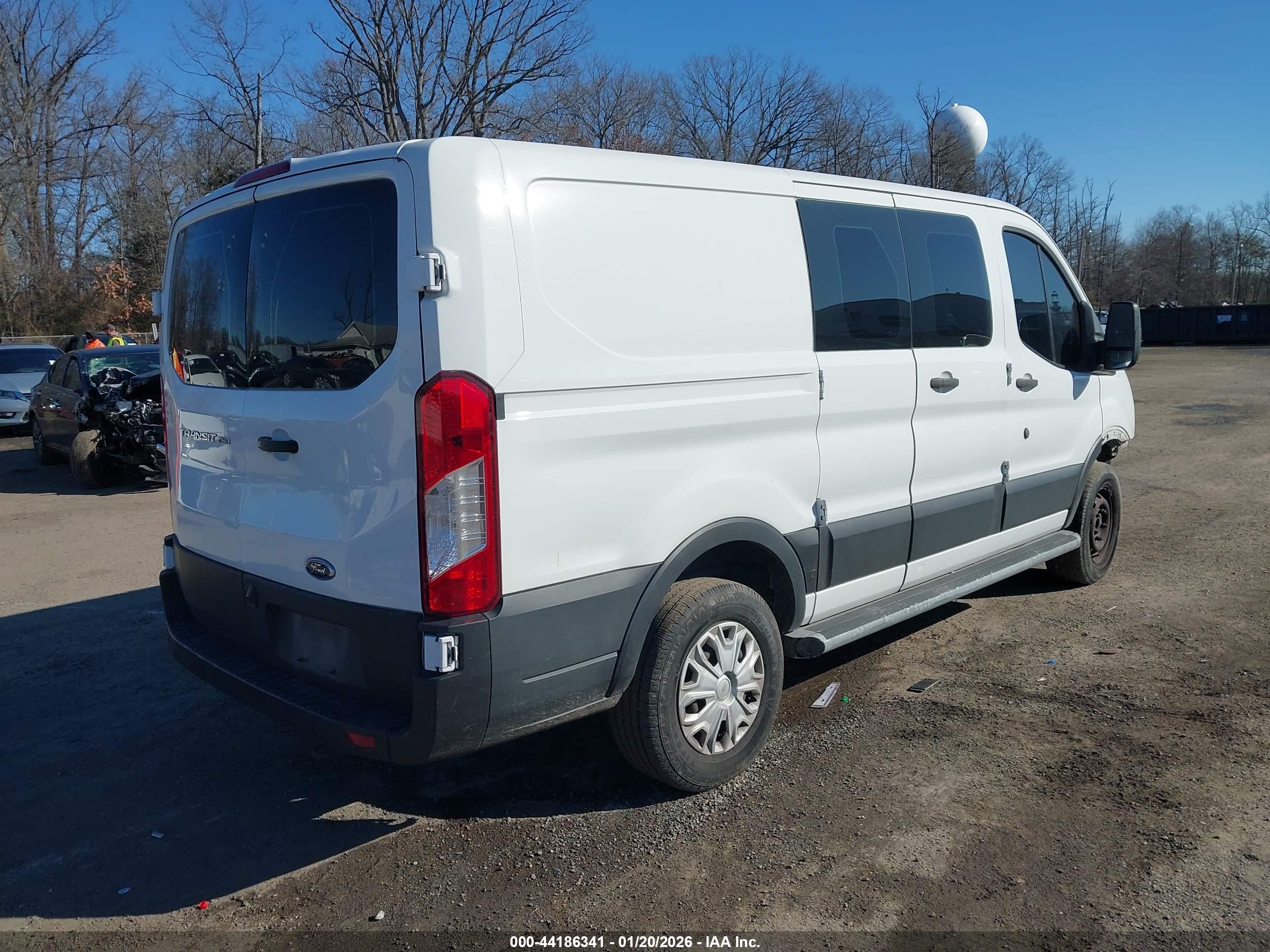 FORD TRANSIT-250 image 4