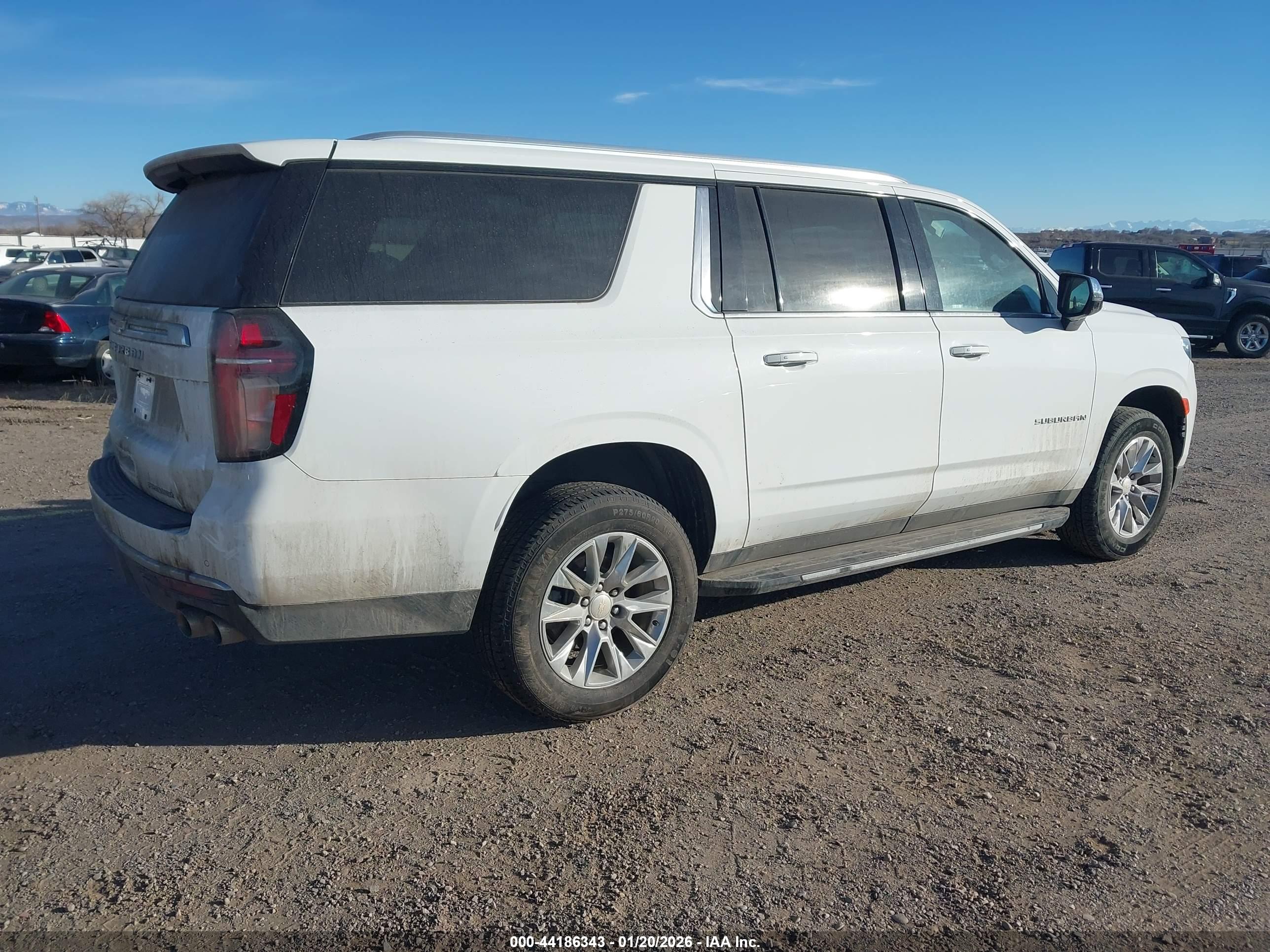 CHEVROLET SUBURBAN image 4