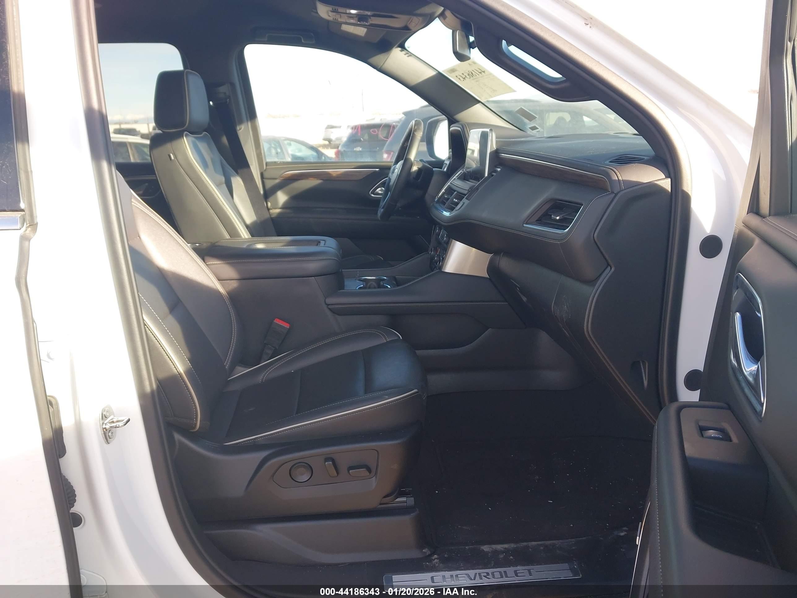 CHEVROLET SUBURBAN image 5