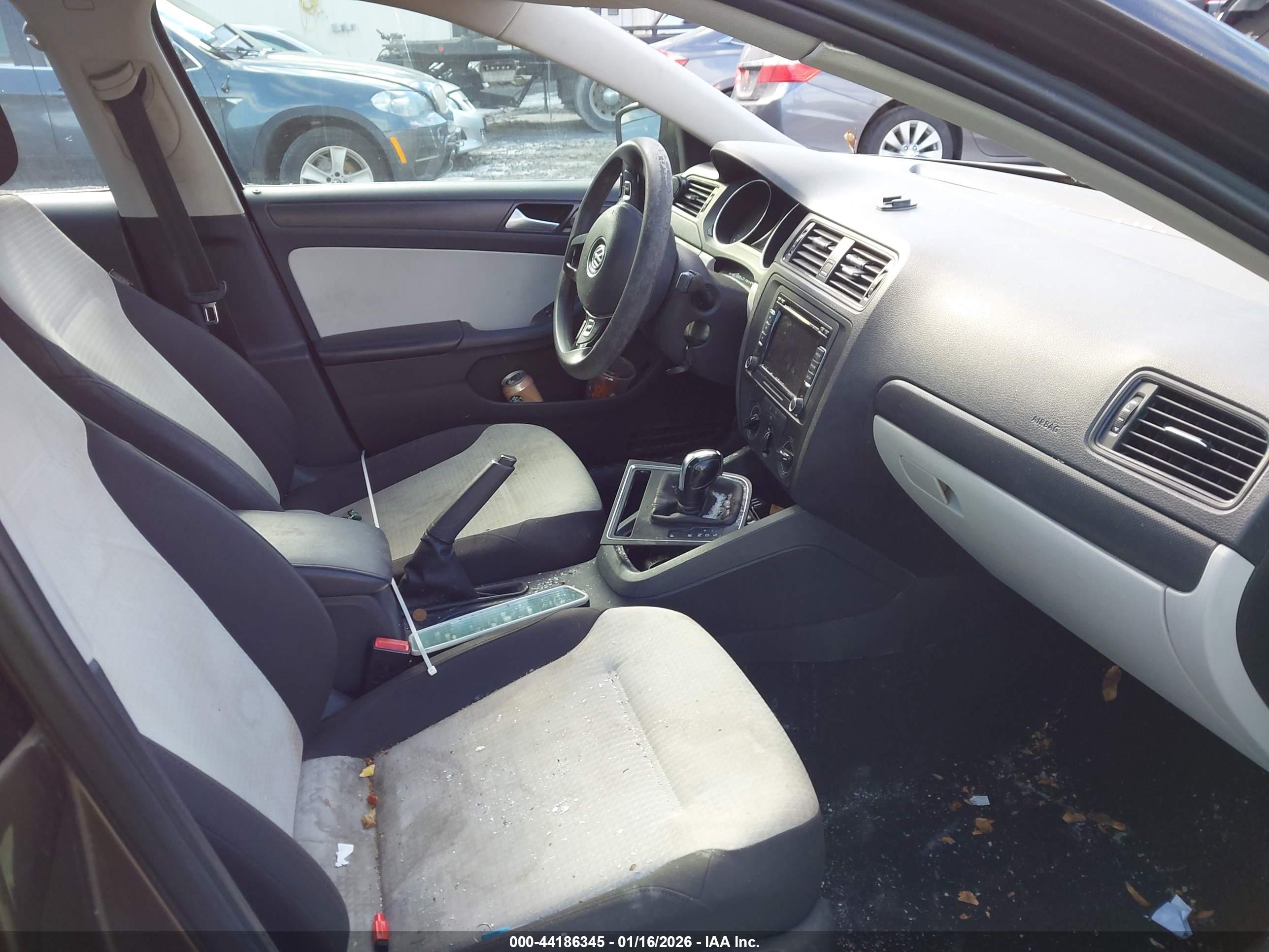 VOLKSWAGEN JETTA image 5