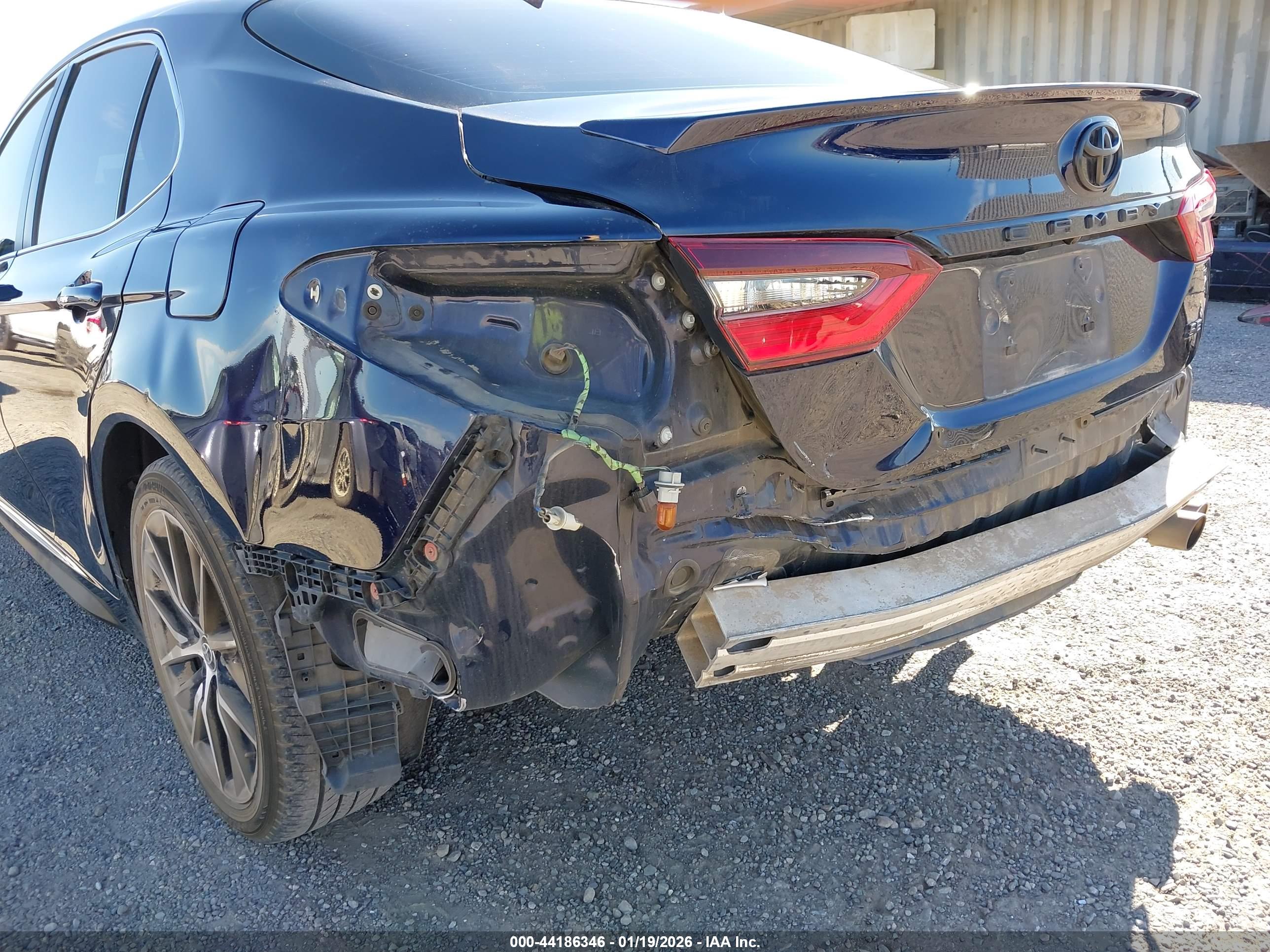 TOYOTA CAMRY image 6