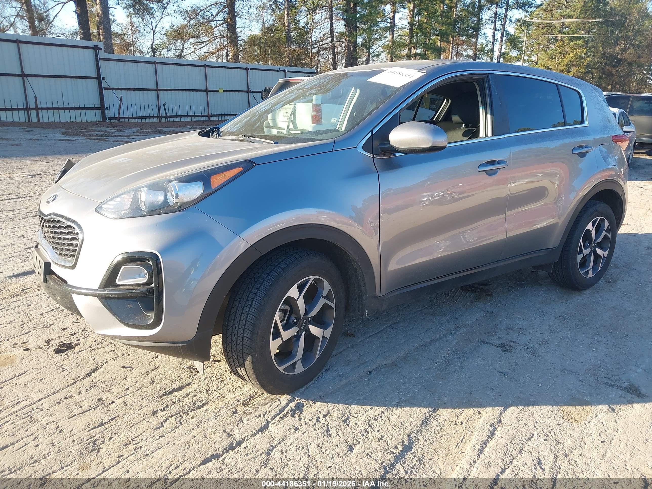 KIA SPORTAGE image 2