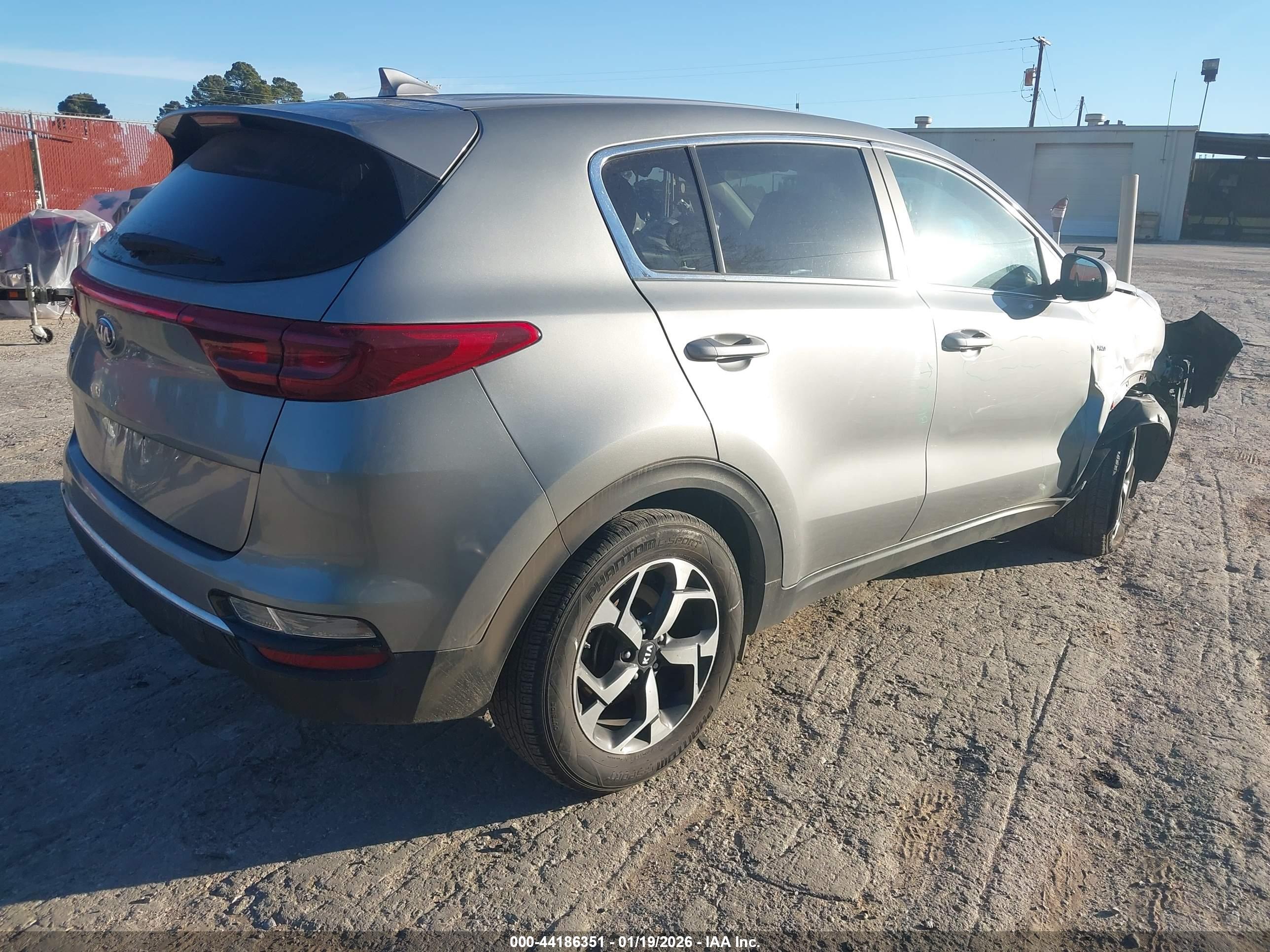 KIA SPORTAGE image 4
