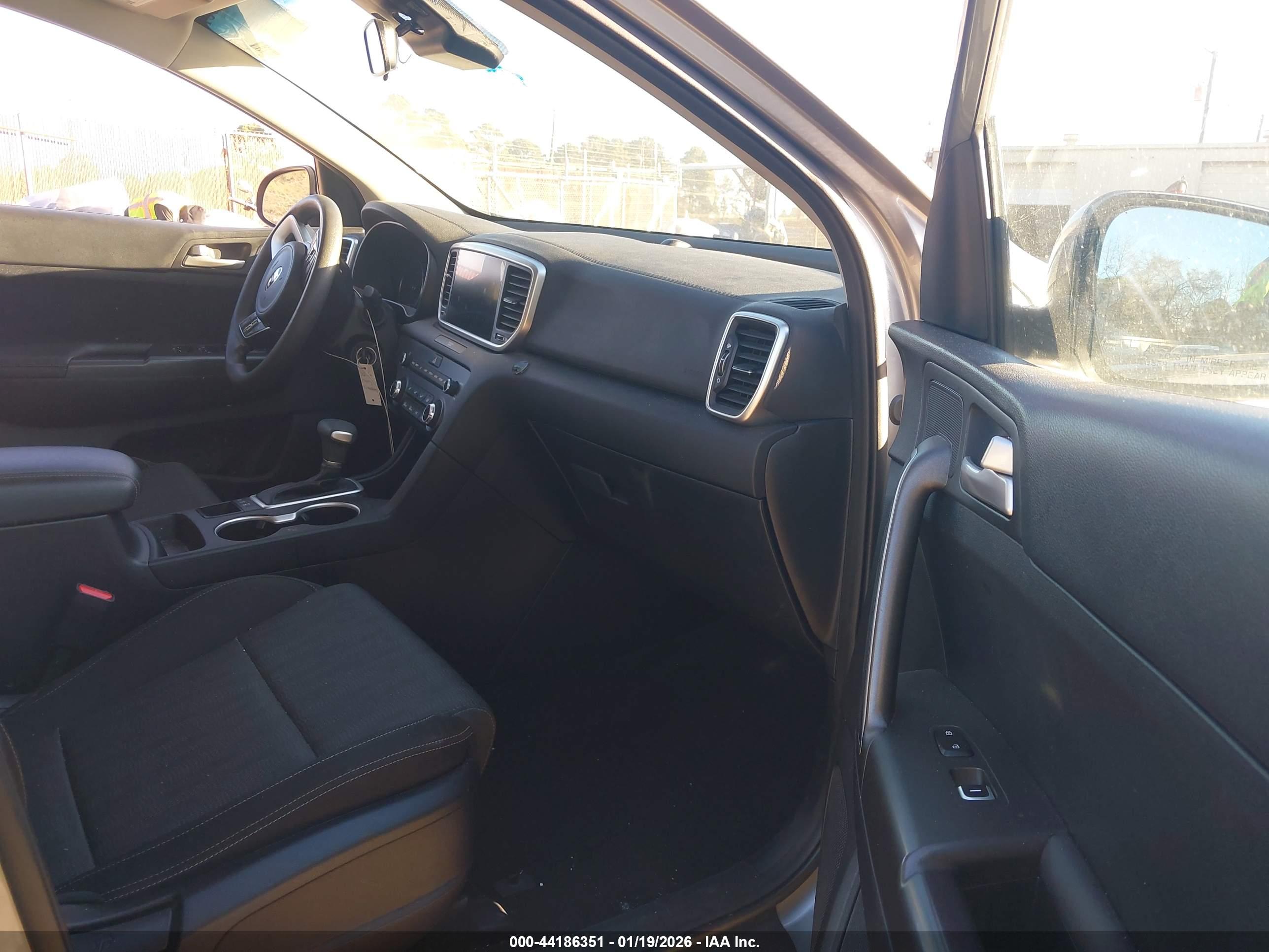 KIA SPORTAGE image 5
