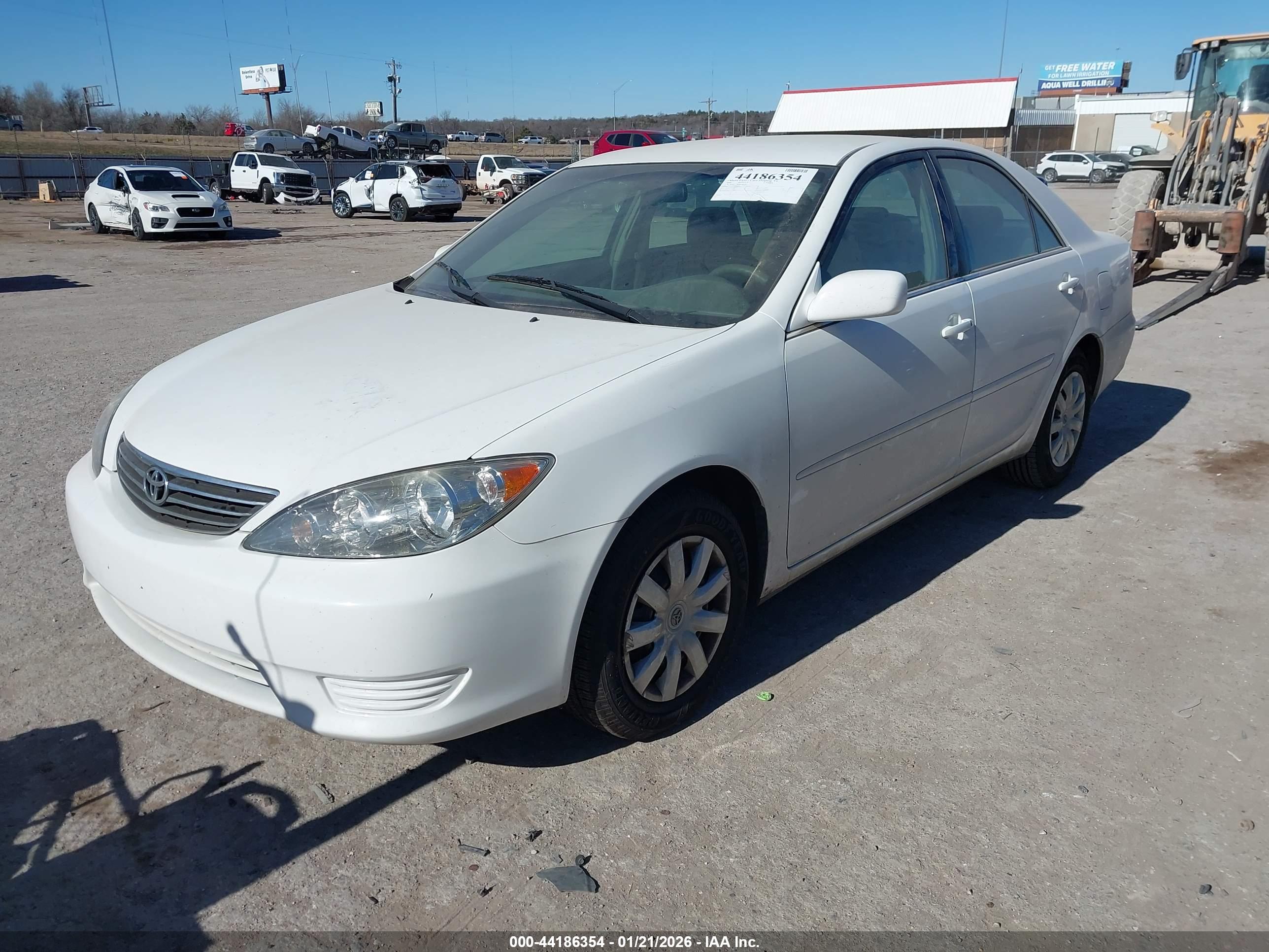 TOYOTA CAMRY image 2