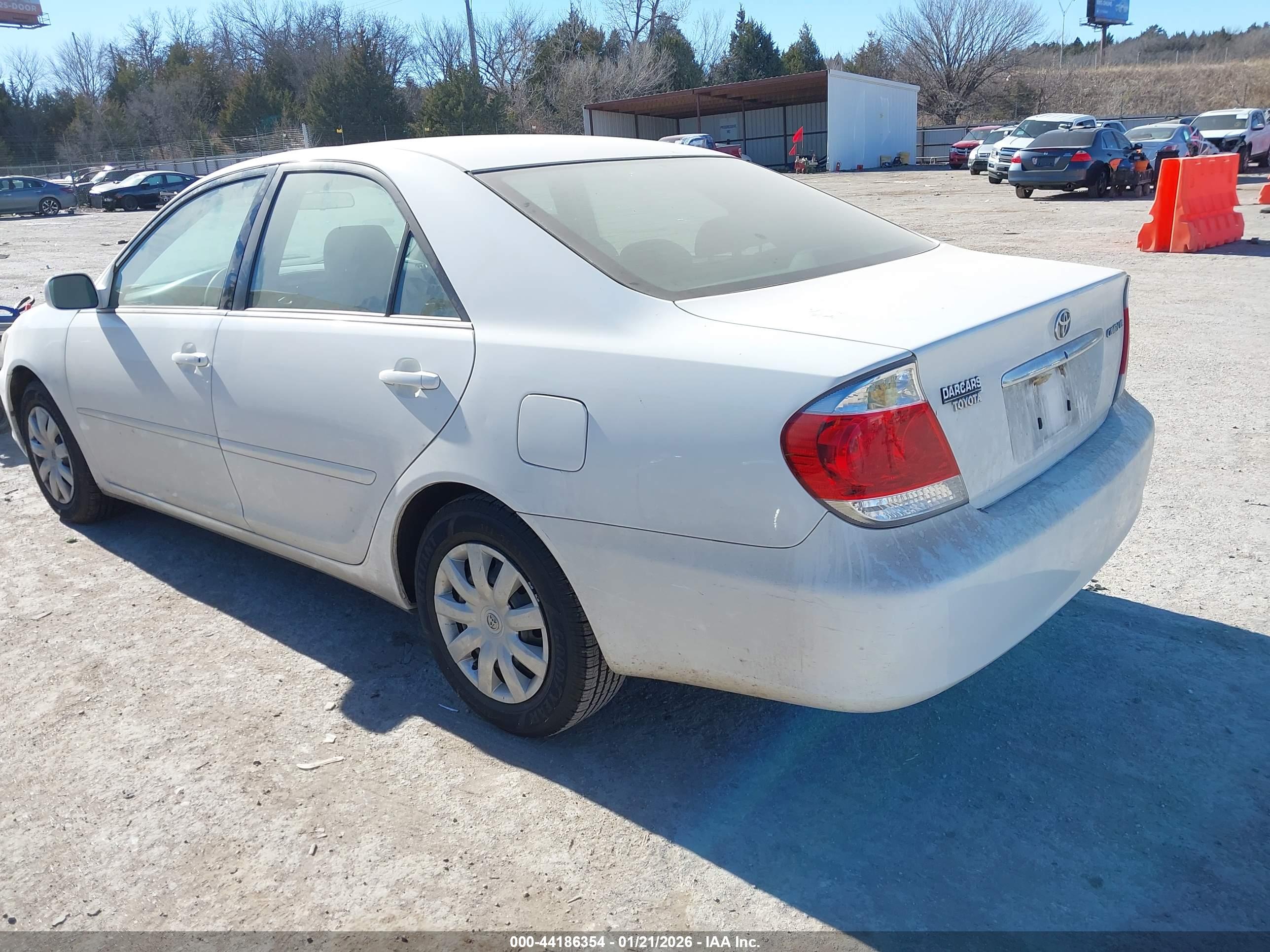TOYOTA CAMRY image 3