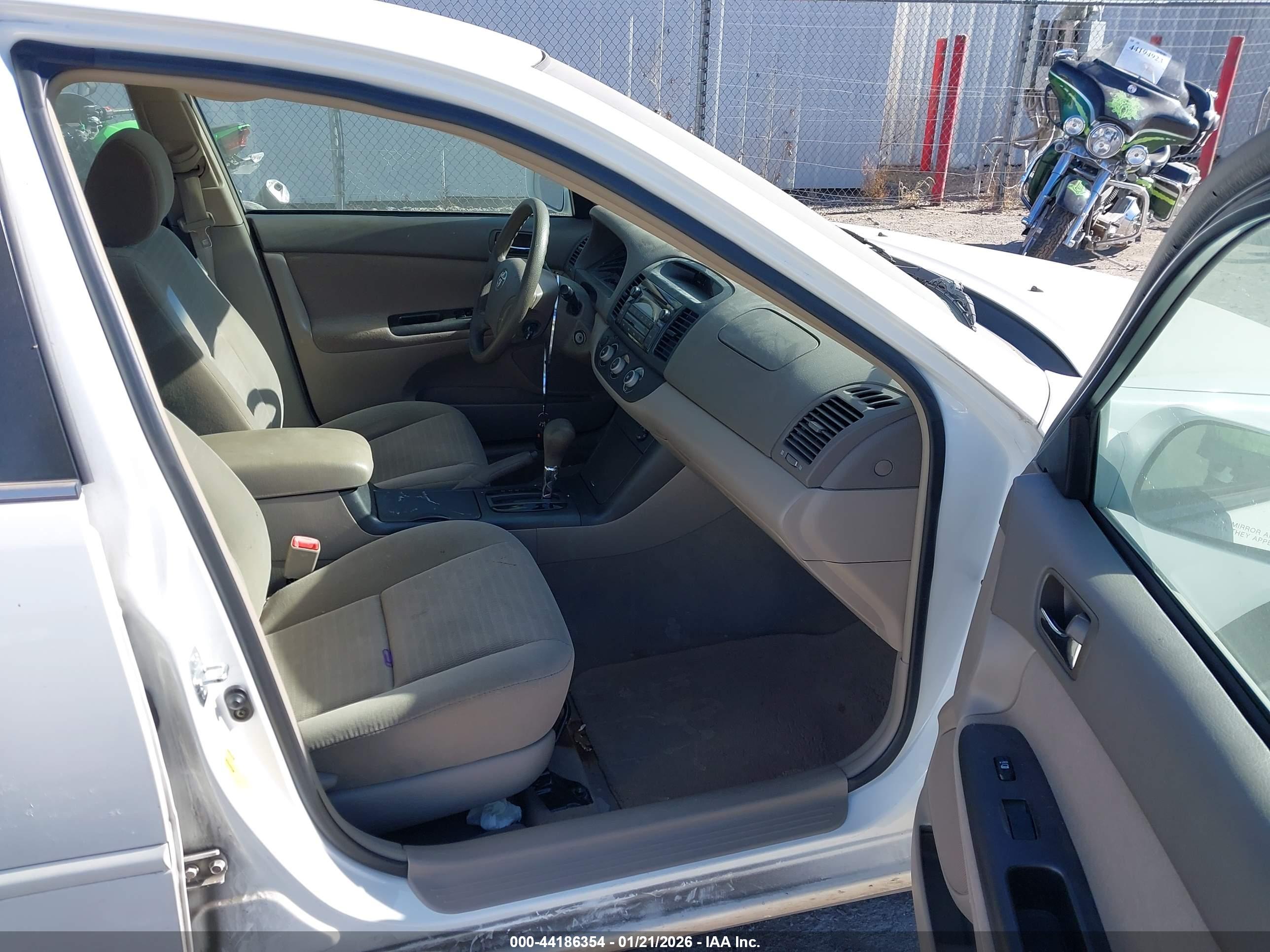 TOYOTA CAMRY image 5
