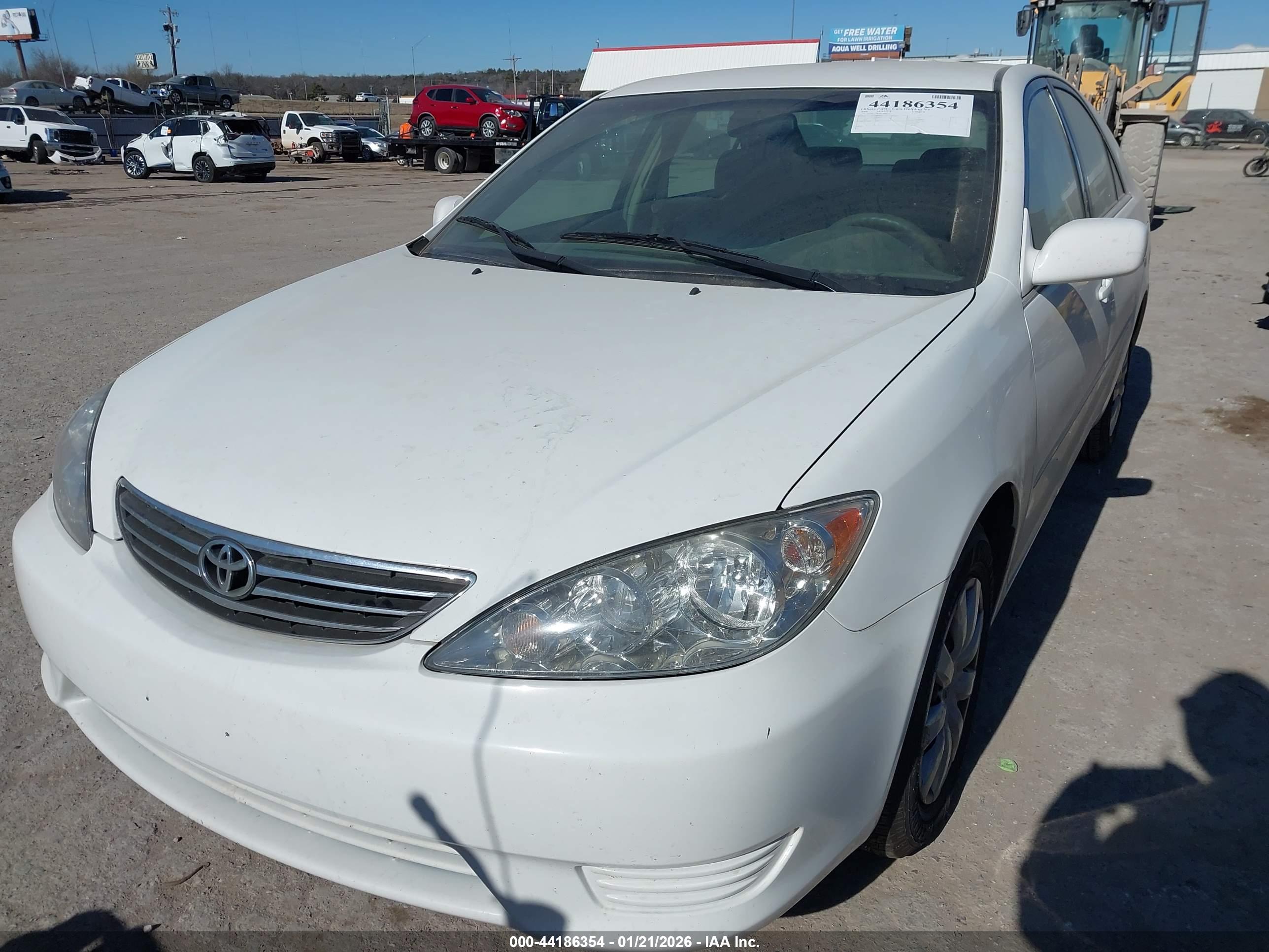 TOYOTA CAMRY image 6