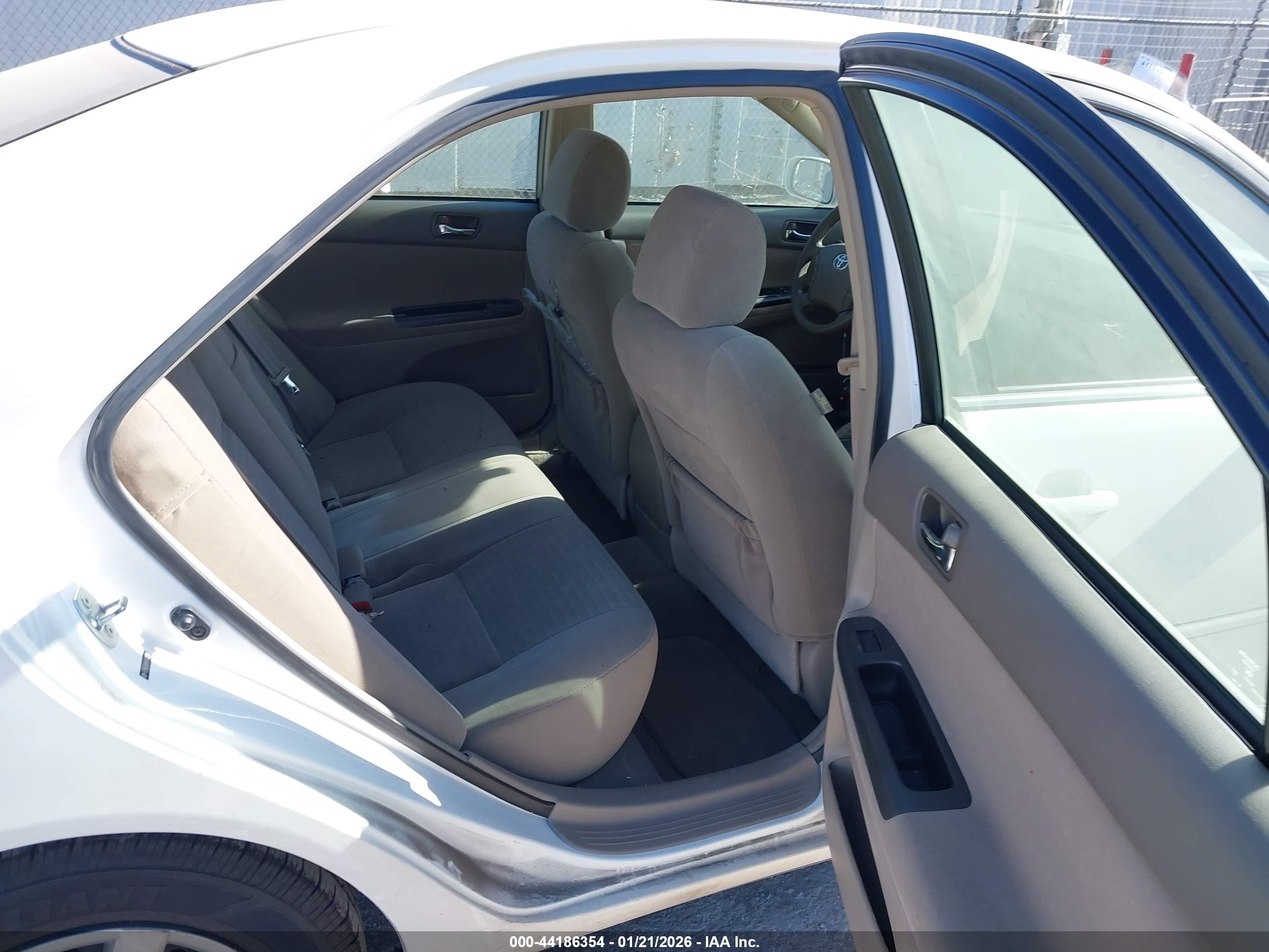 TOYOTA CAMRY image 8