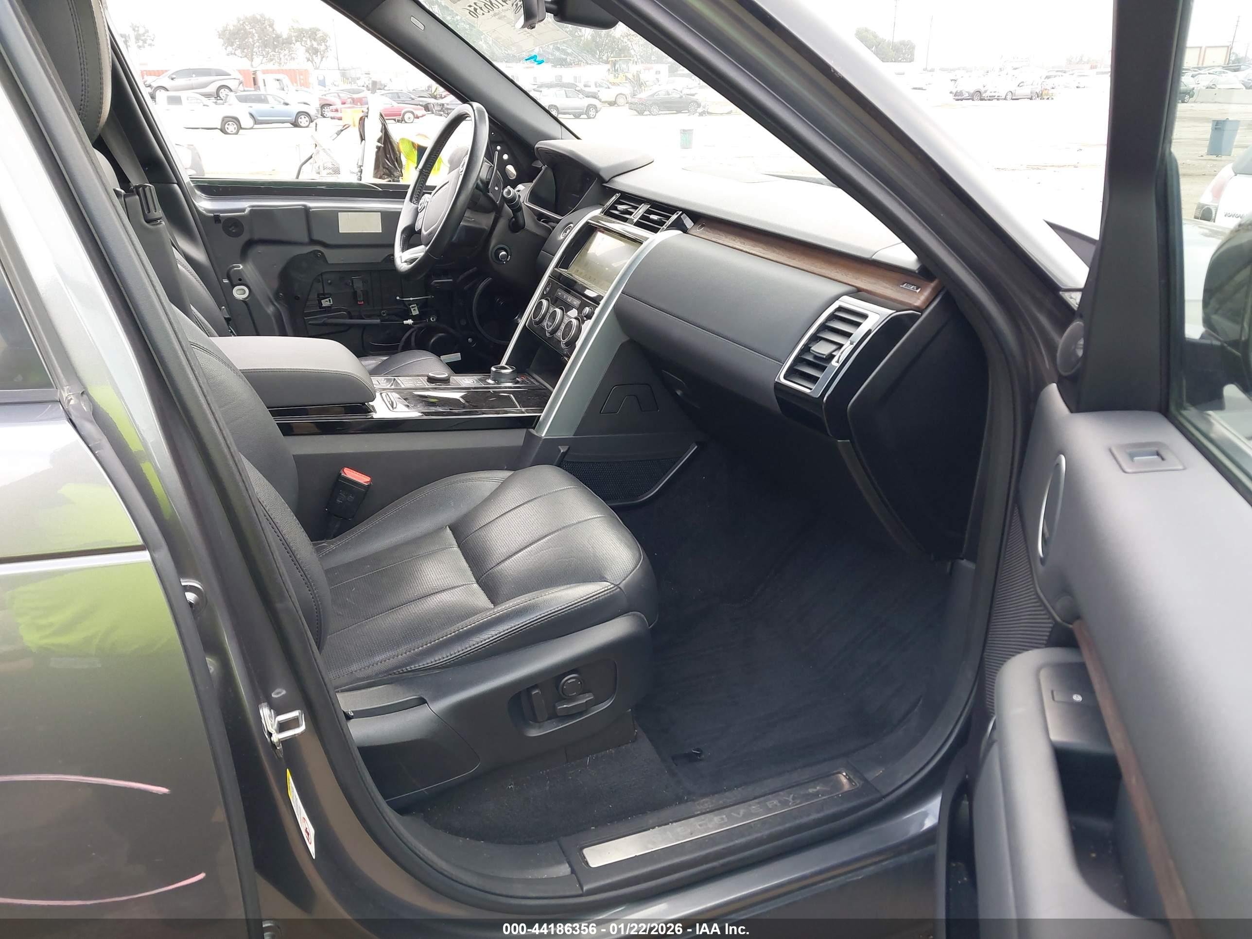 LAND ROVER image 5