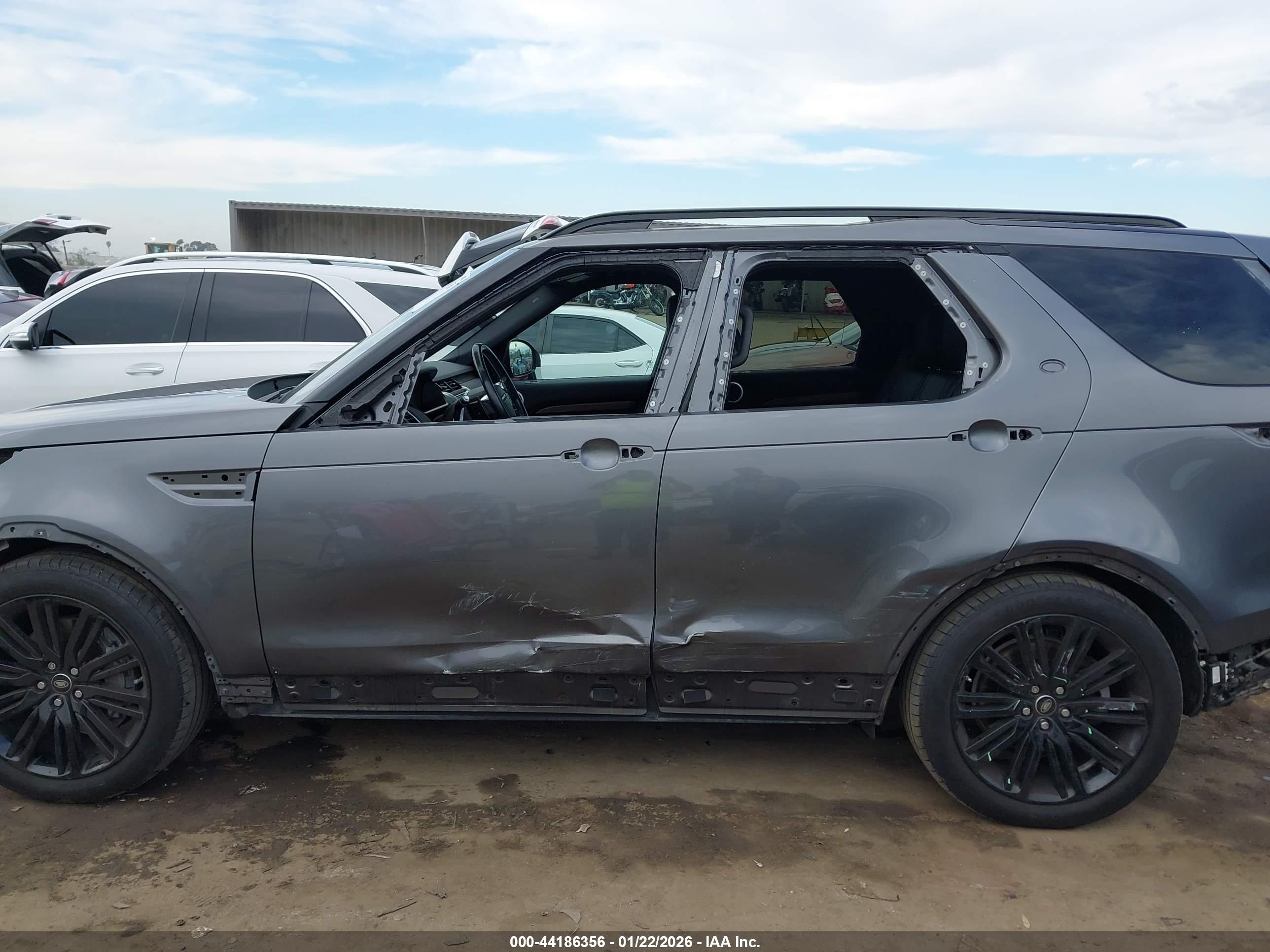 LAND ROVER image 6