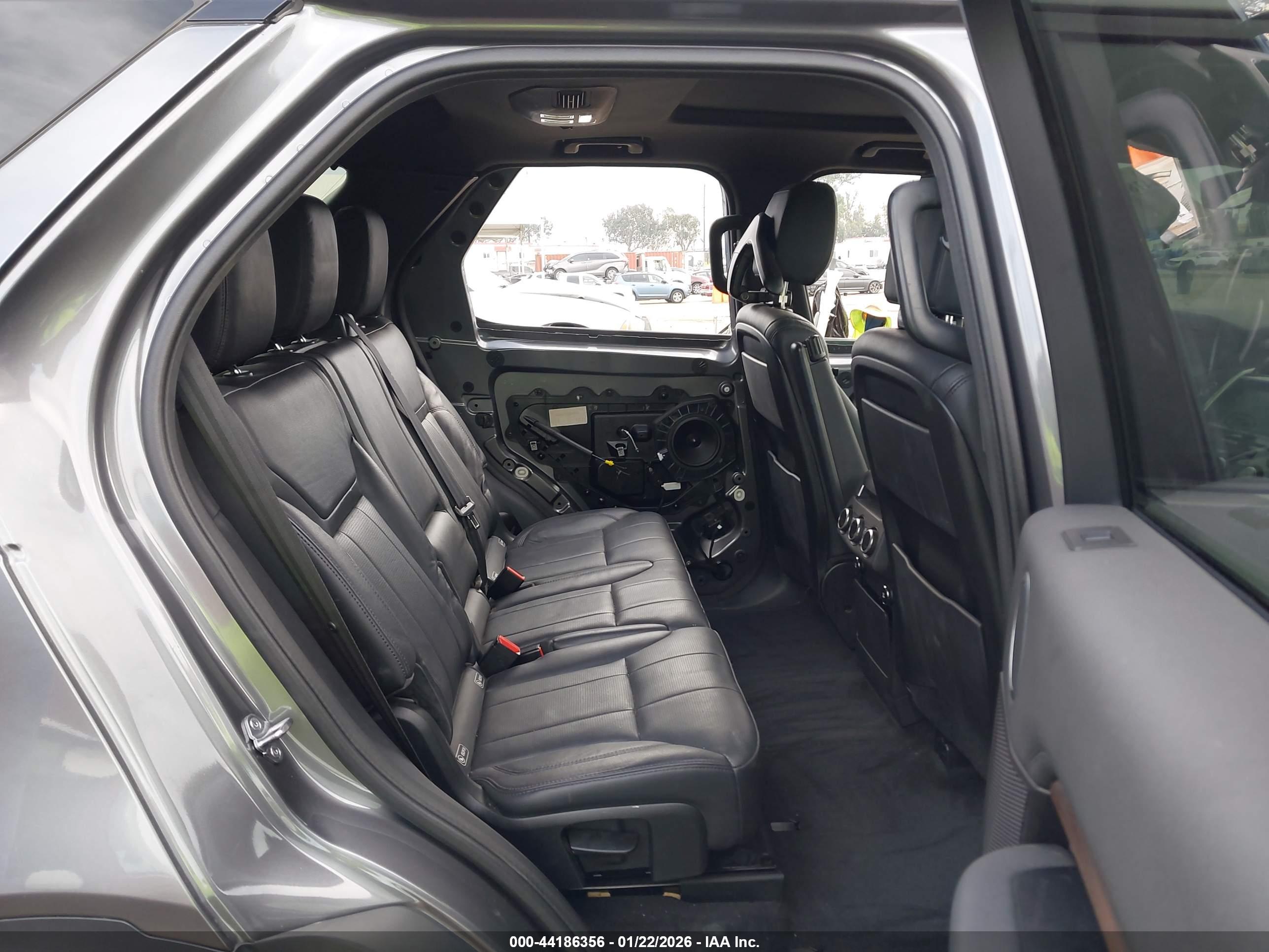 LAND ROVER image 8