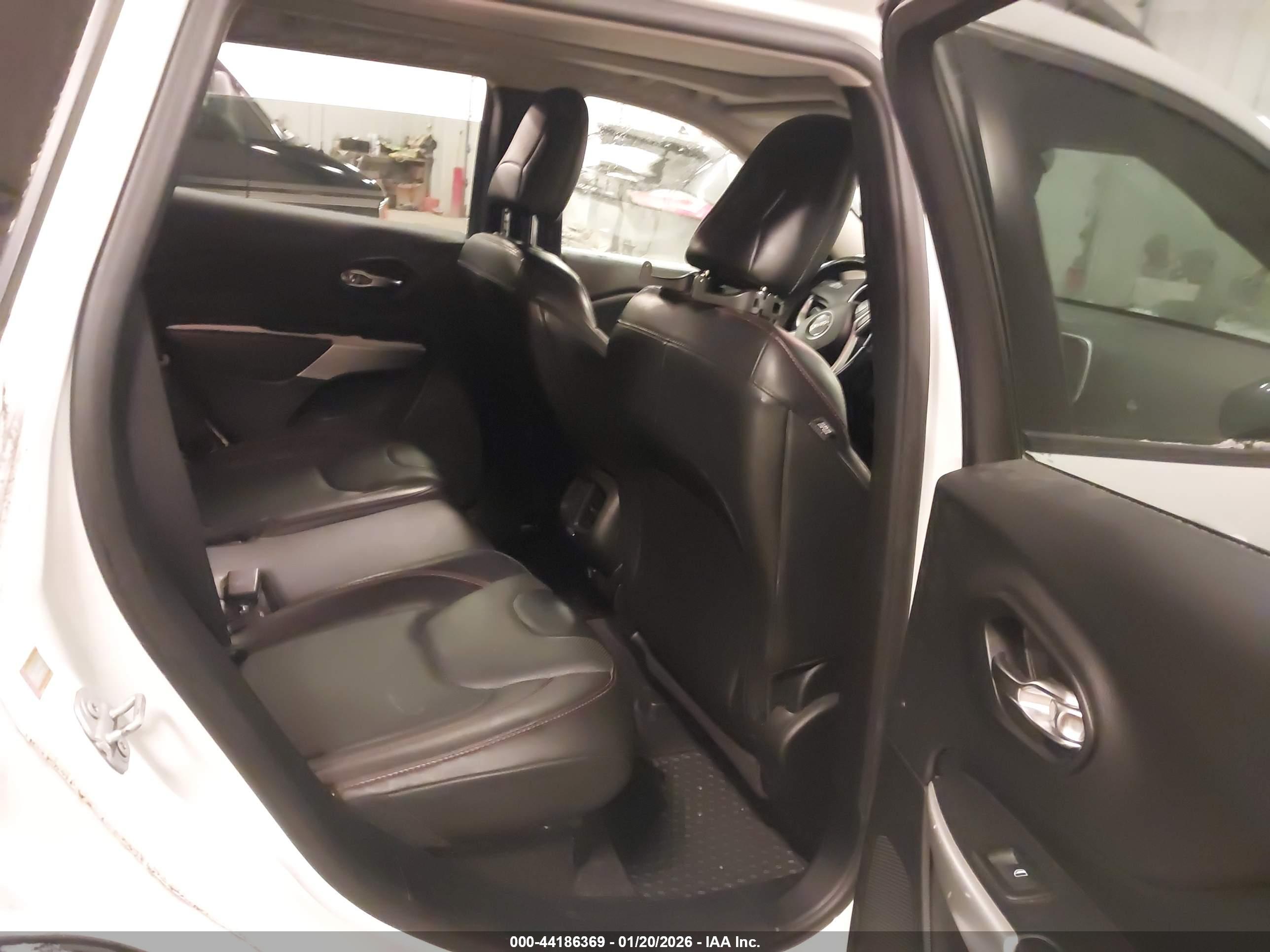 JEEP CHEROKEE image 8