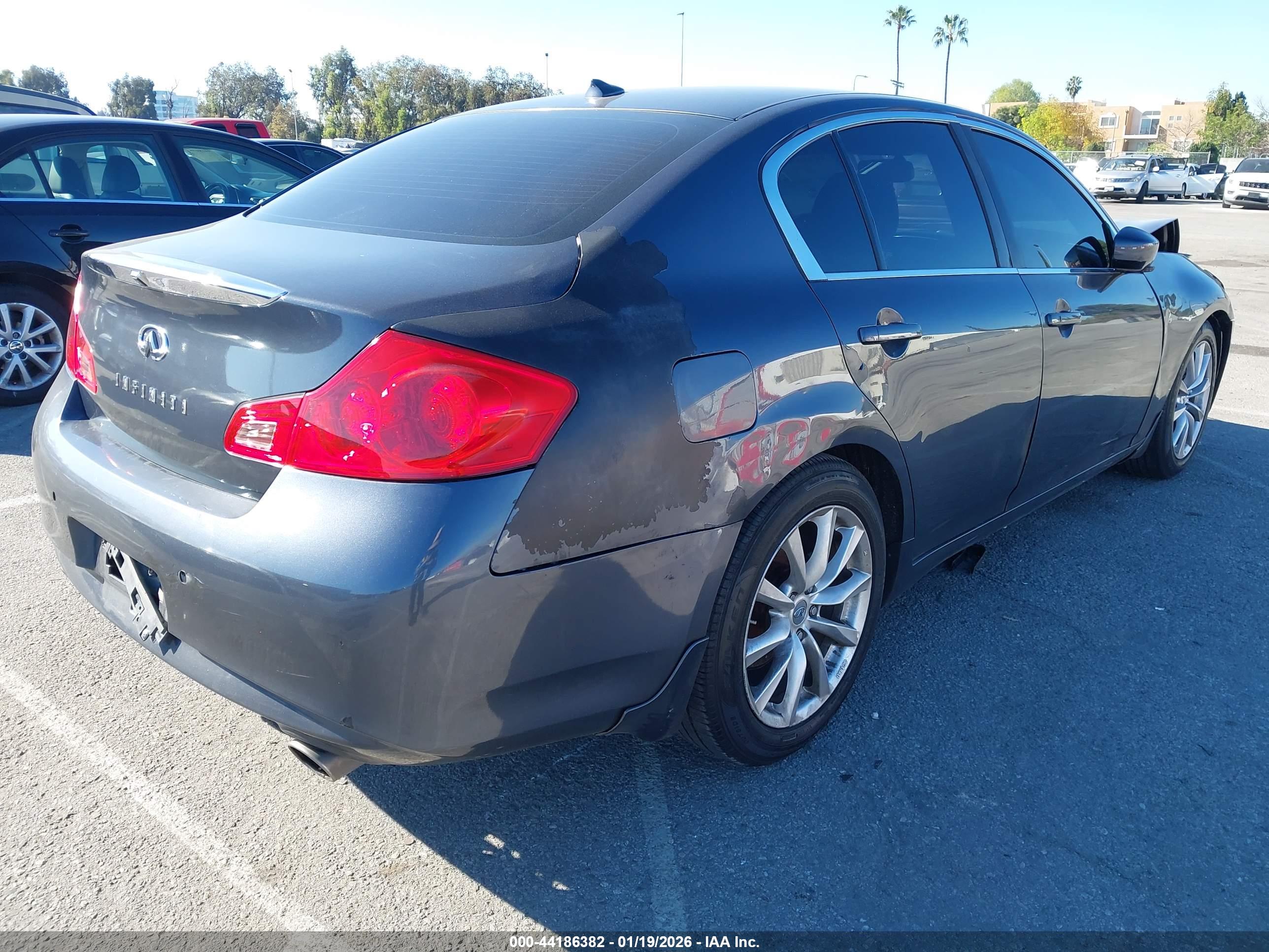 INFINITI G37 image 4