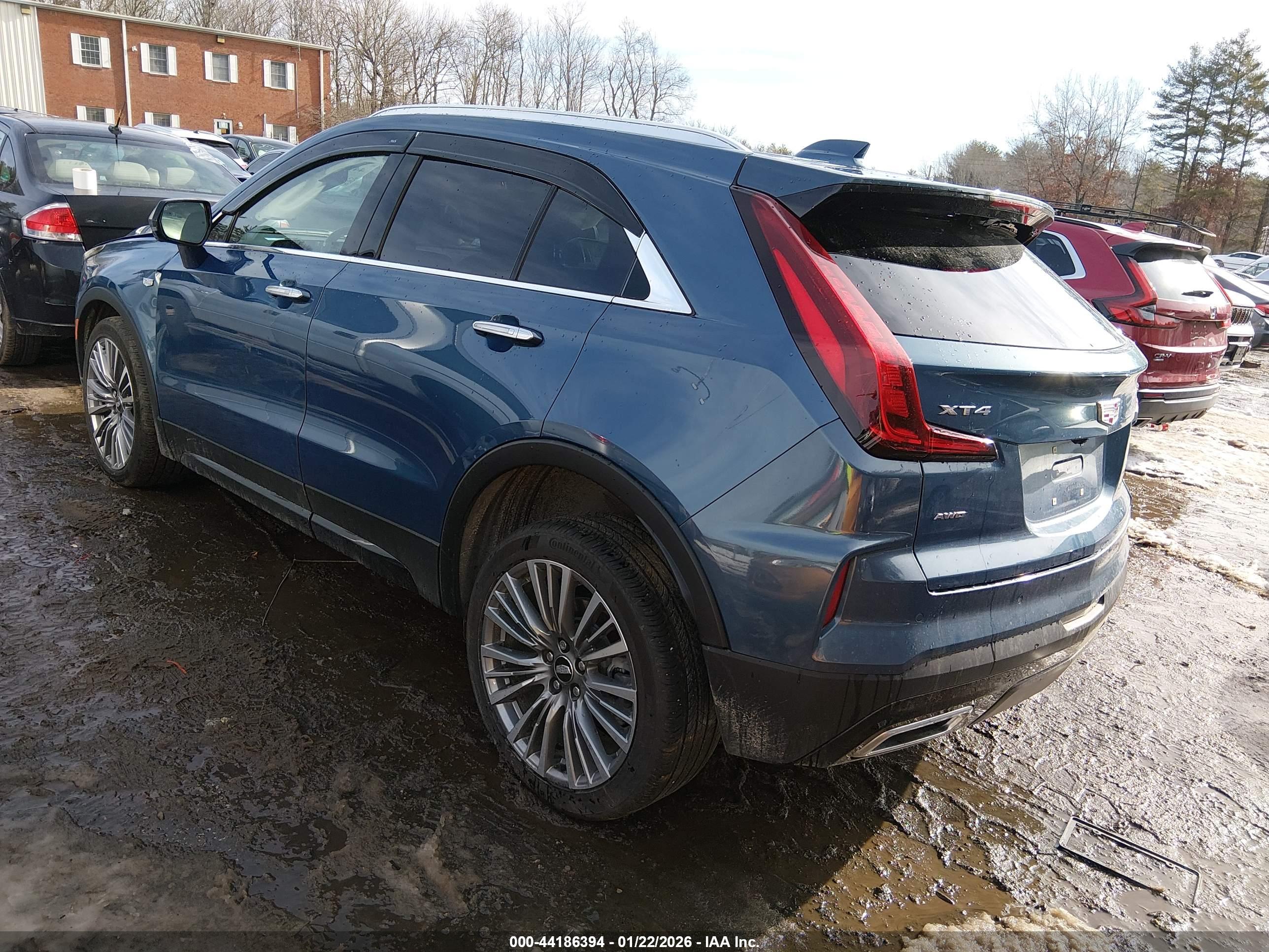 CADILLAC XT4 image 3