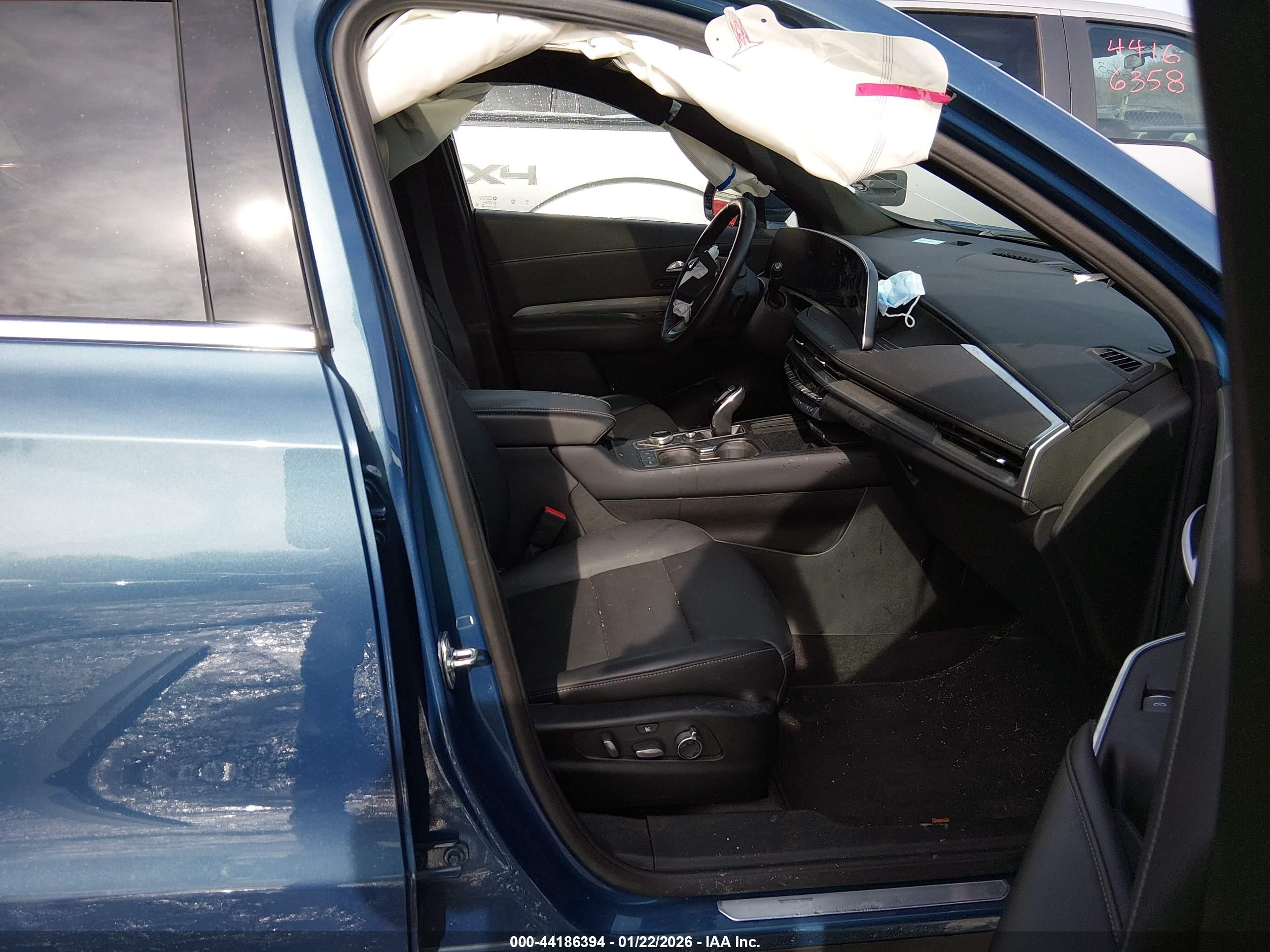 CADILLAC XT4 image 5