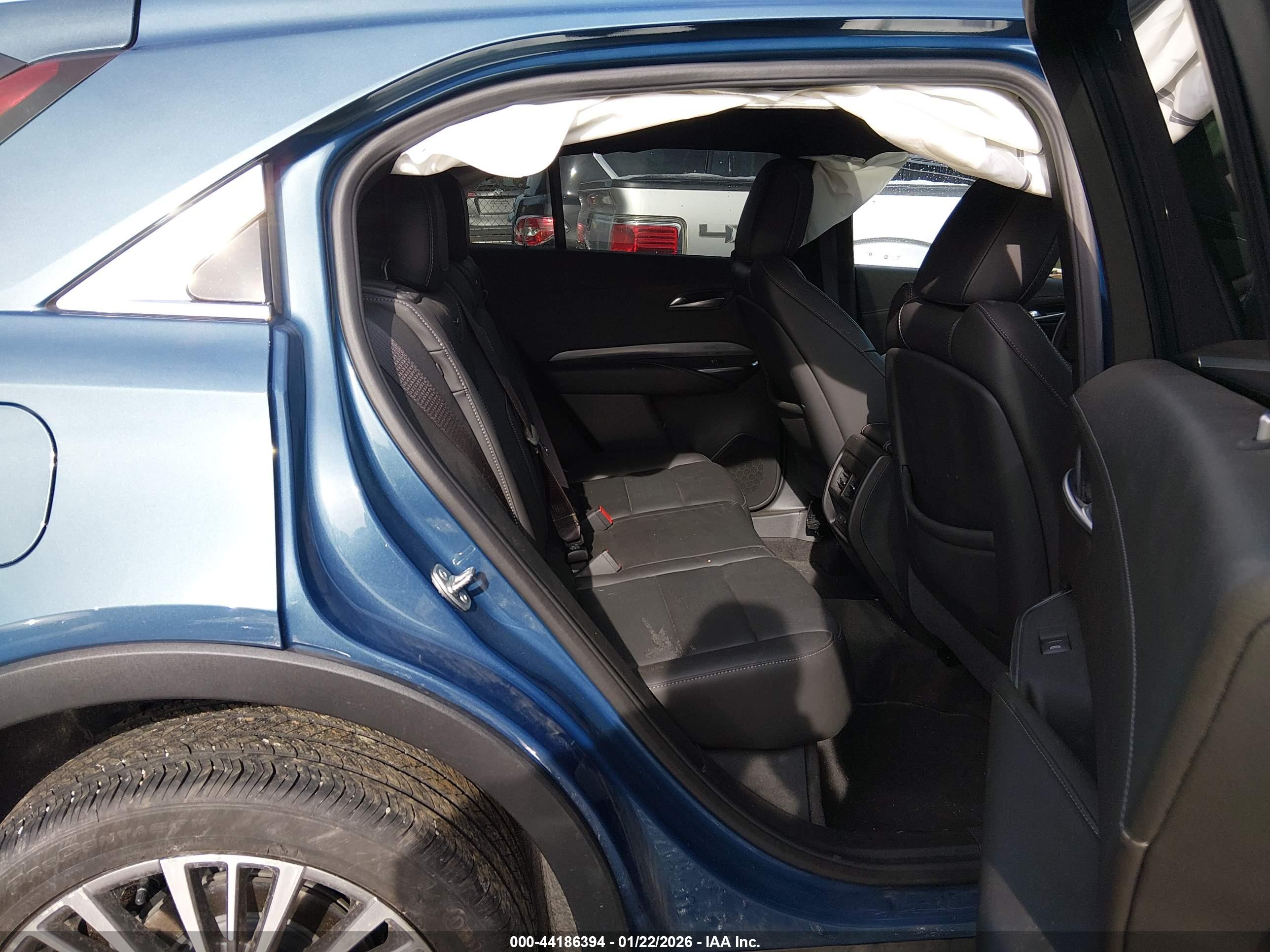 CADILLAC XT4 image 8